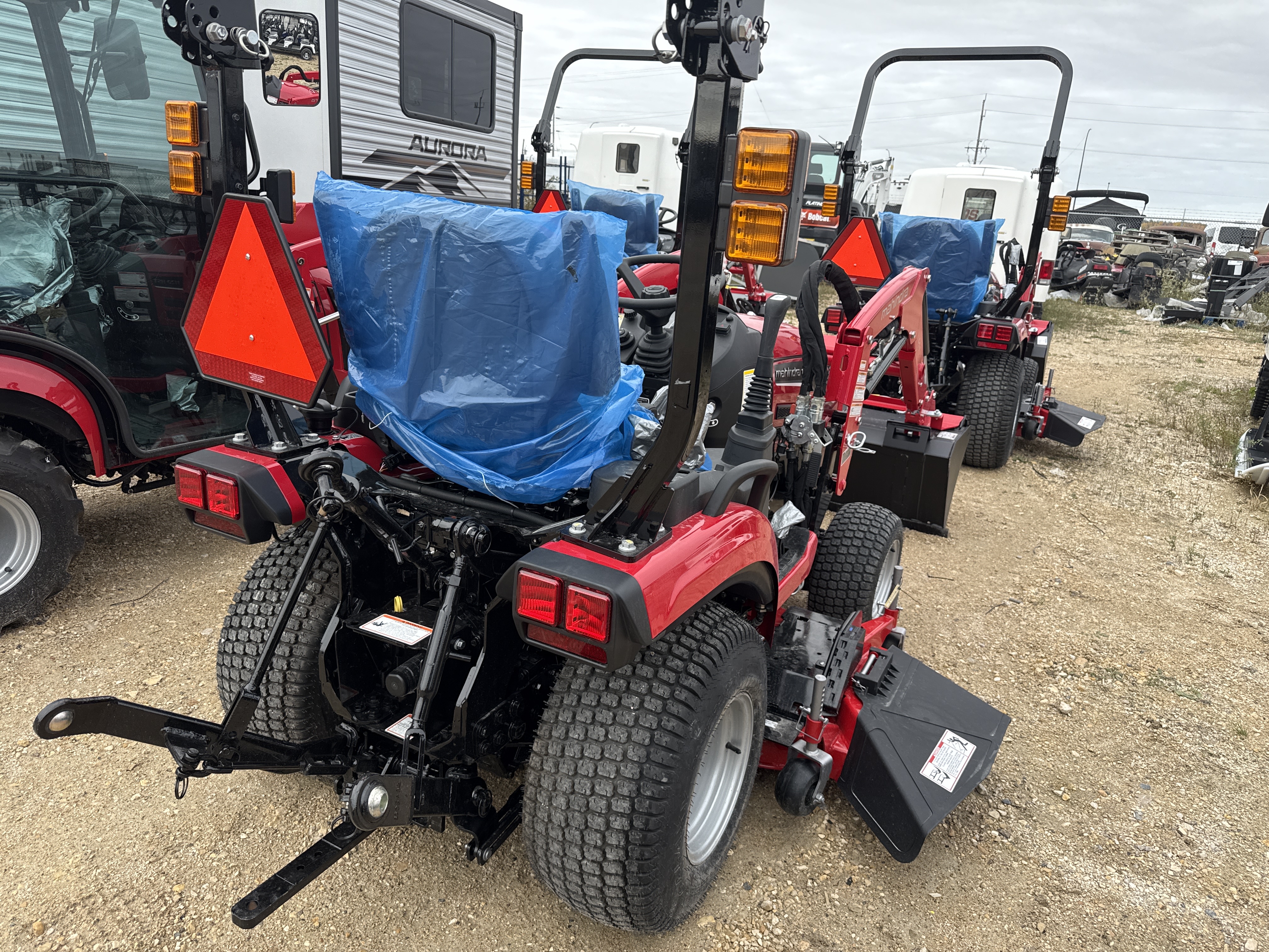 2026 Mahindra 1120 HST 4FHTLM - Photo 2