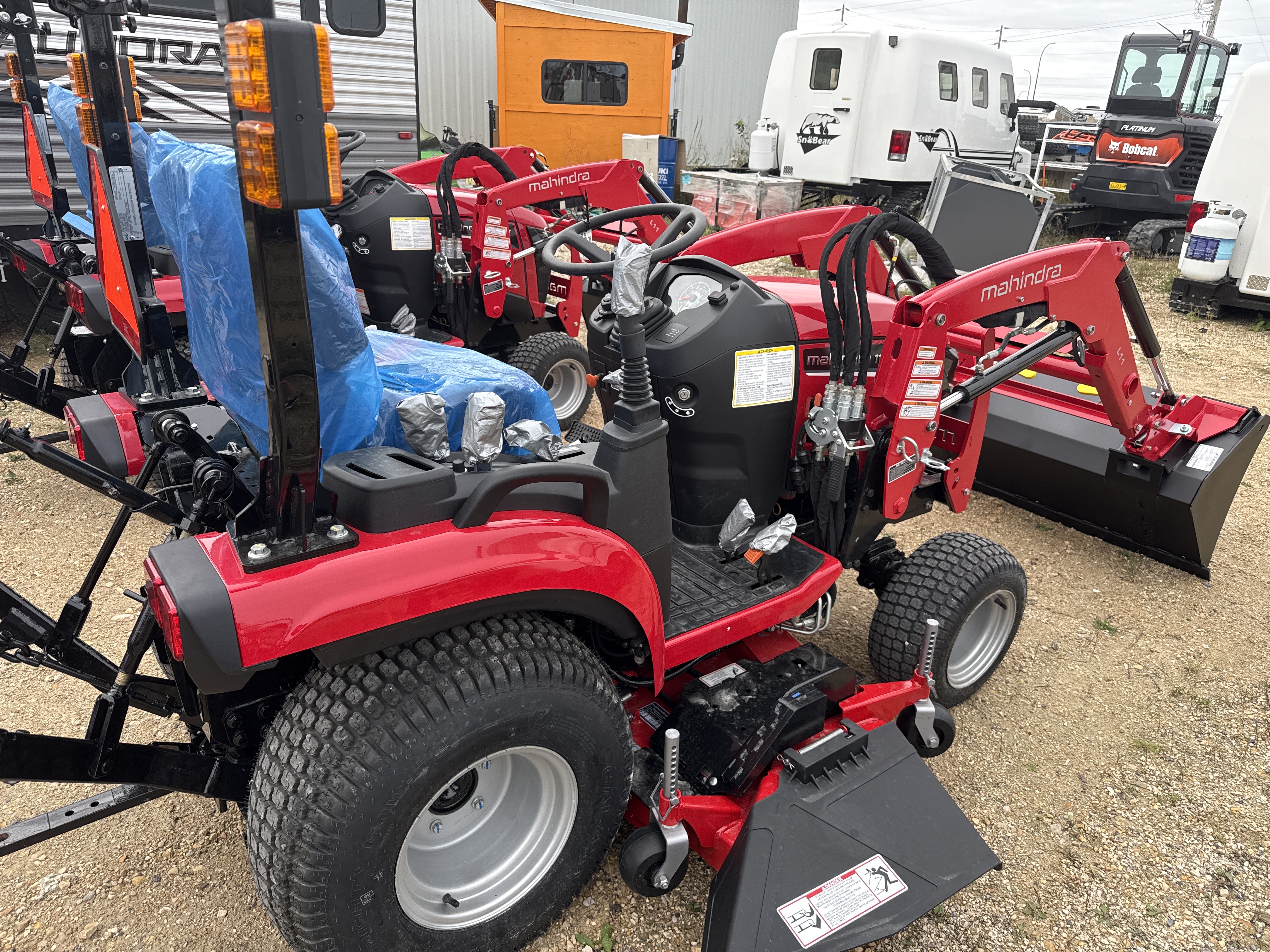 2026 Mahindra 1120 HST 4FHTLM - Photo 4