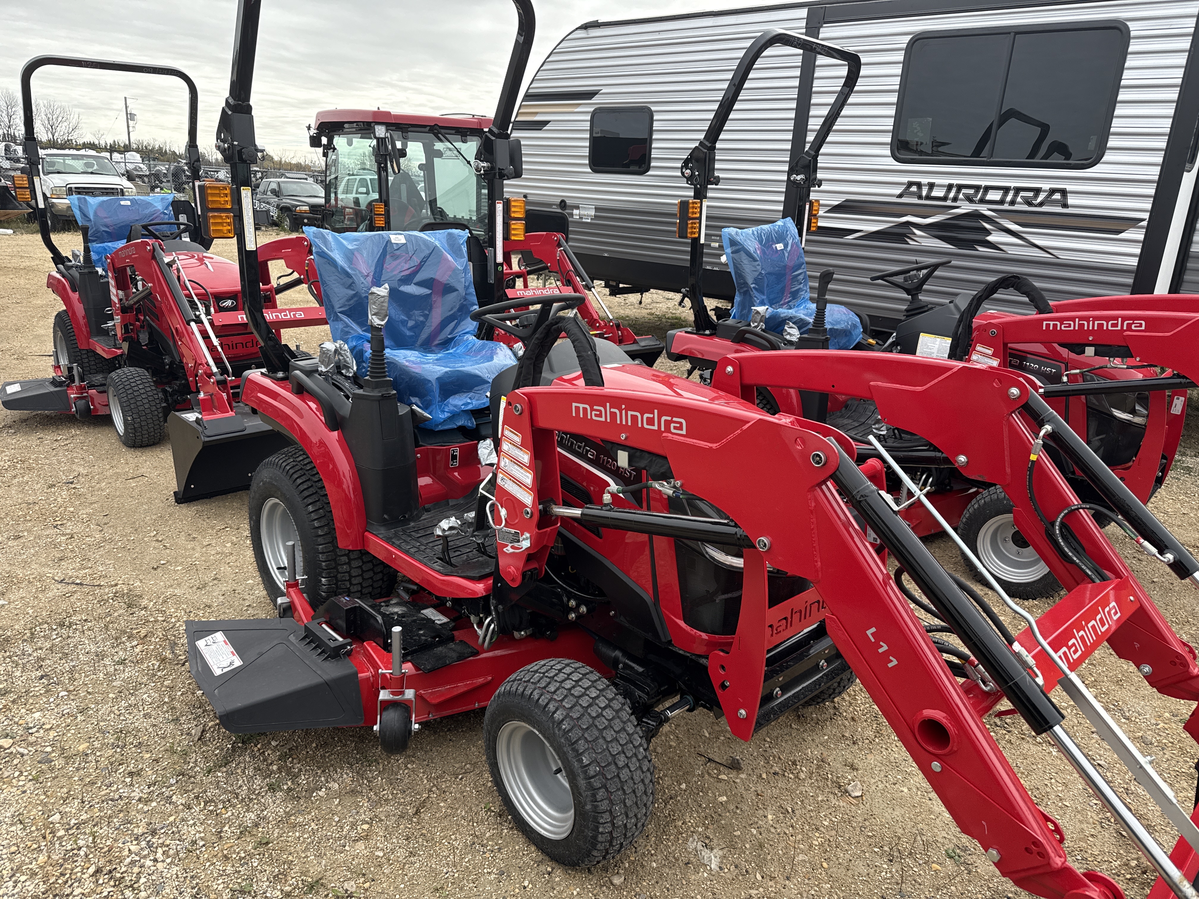 2026 Mahindra 1120 HST 4FHTLM - Photo 3