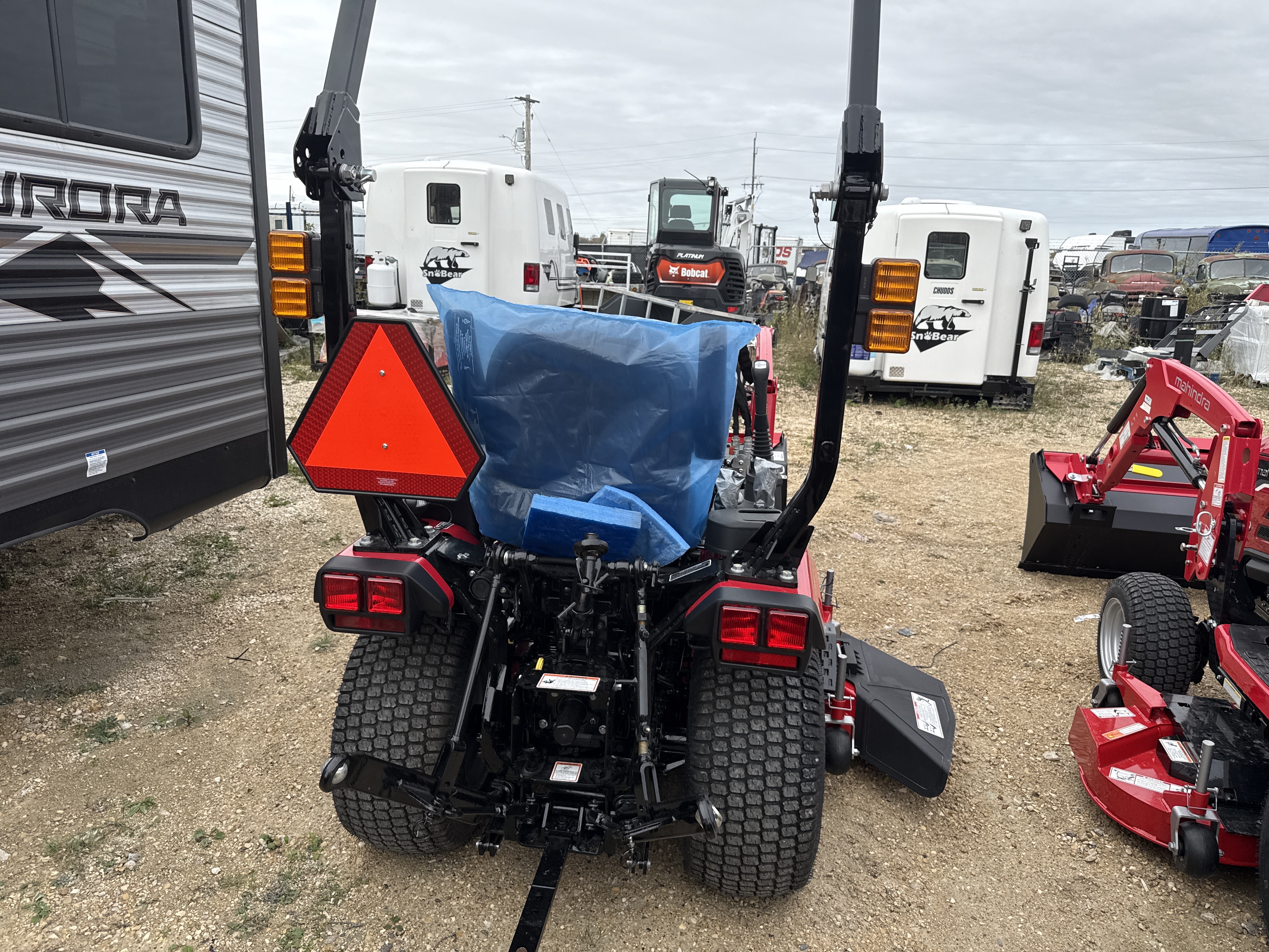 2026 Mahindra 1120 HST 4FHTLM - Photo 4