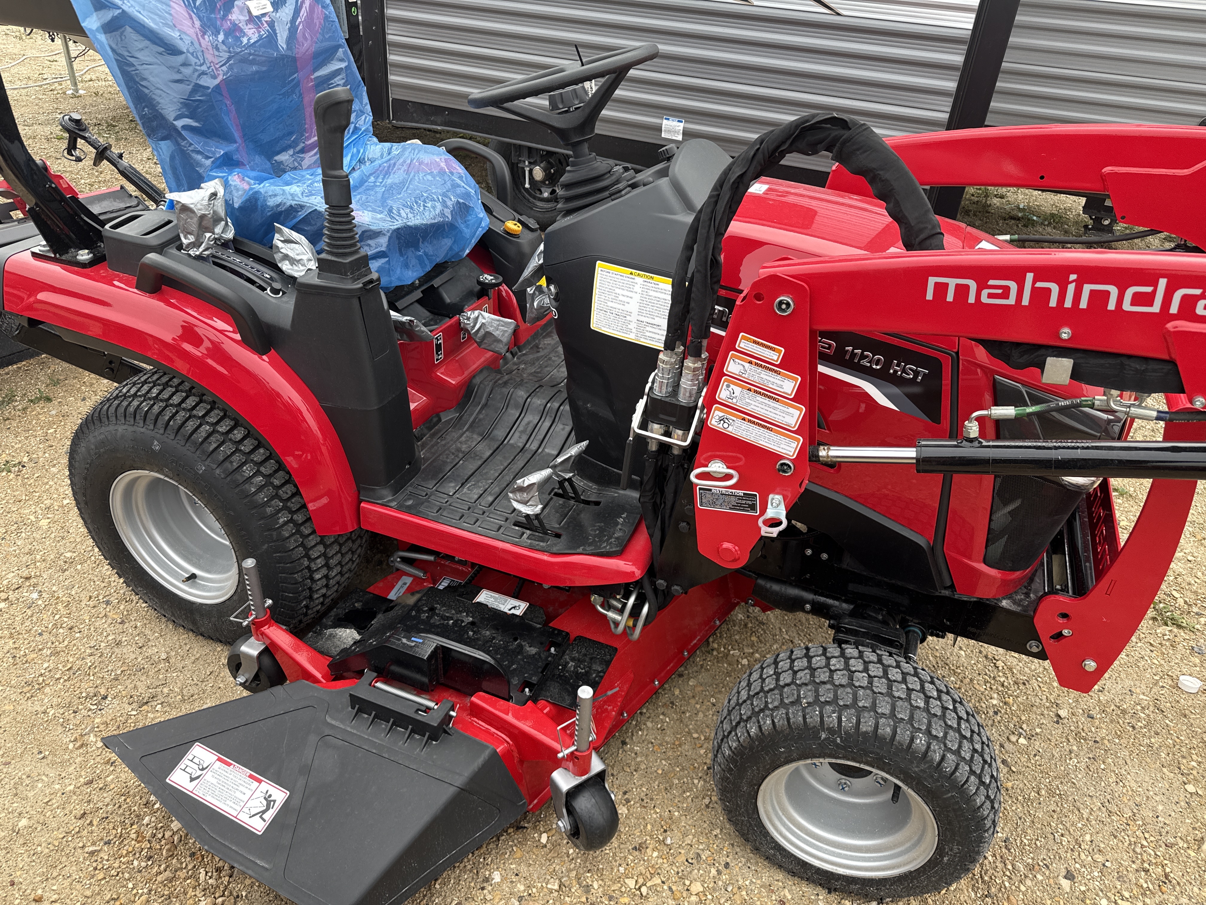 2026 Mahindra 1120 HST 4FHTLM - Photo 3