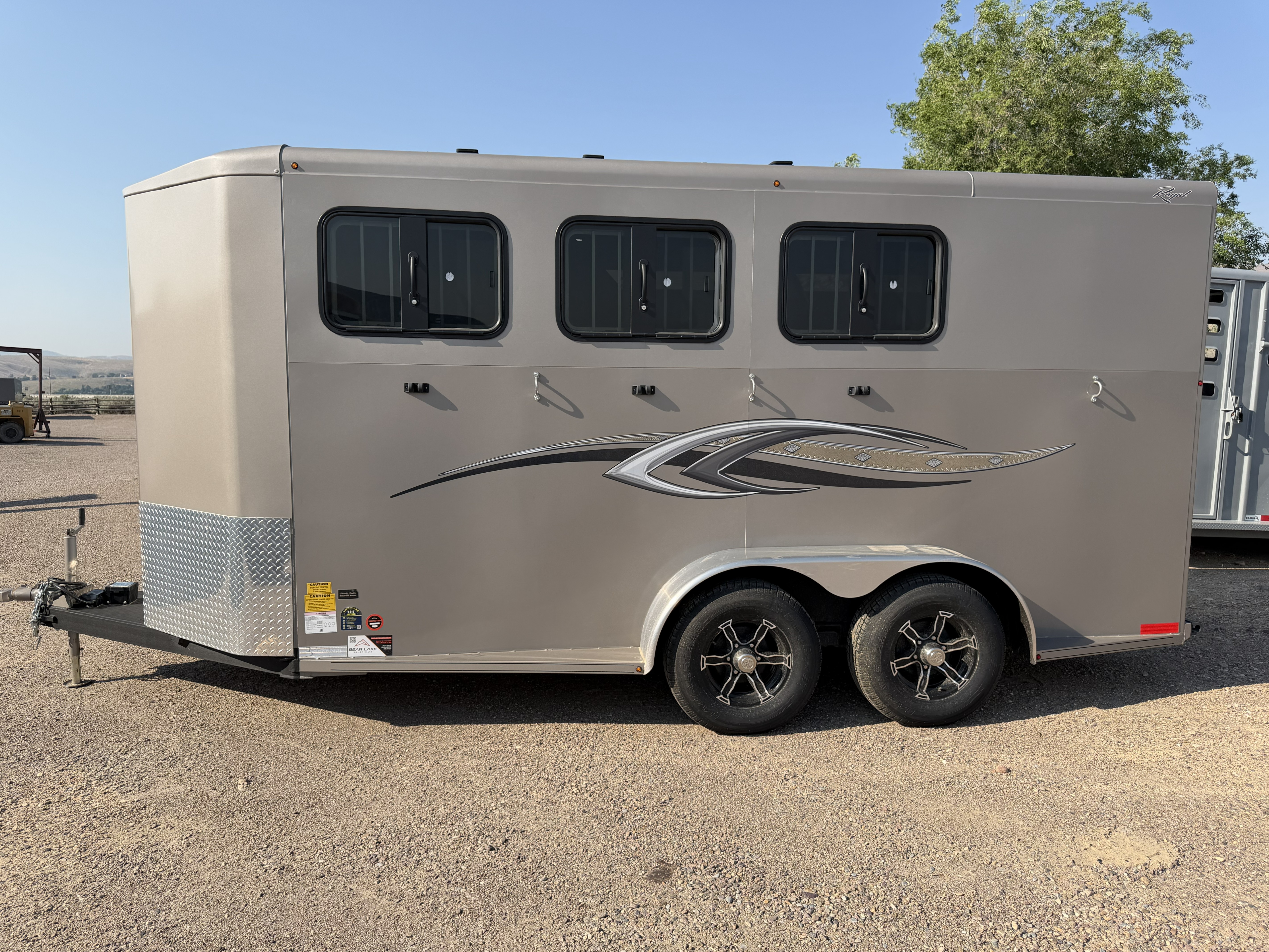 2025 Titan Royal BH photo 2