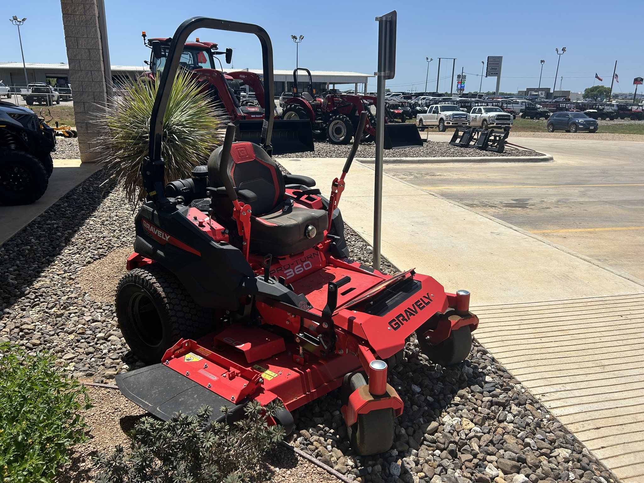 2023 Gravely Pro-Turn® 300 60" 992526 - Photo 7