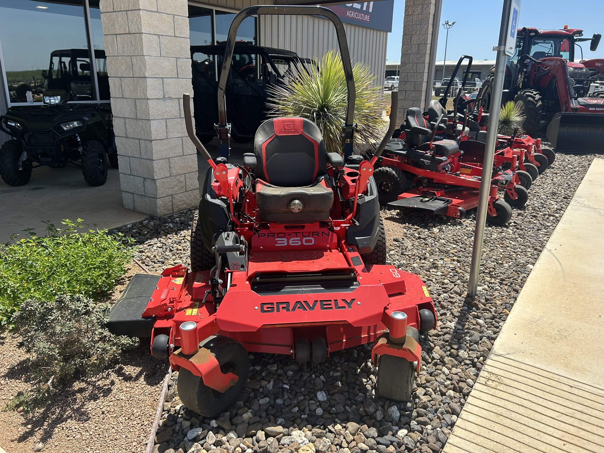 2023 Gravely Pro-Turn® 300 60" 992526 - Photo 8