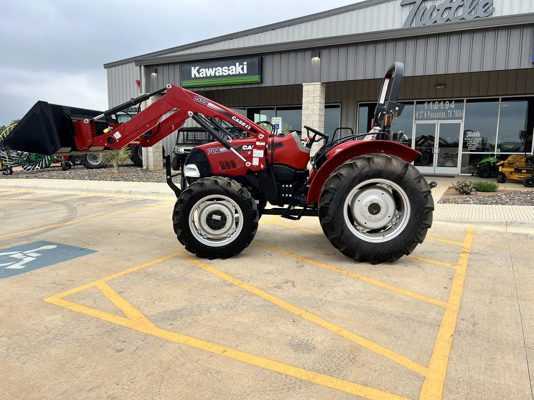 2025 Case IH Farmall® Utility A Series 70A - Photo 2