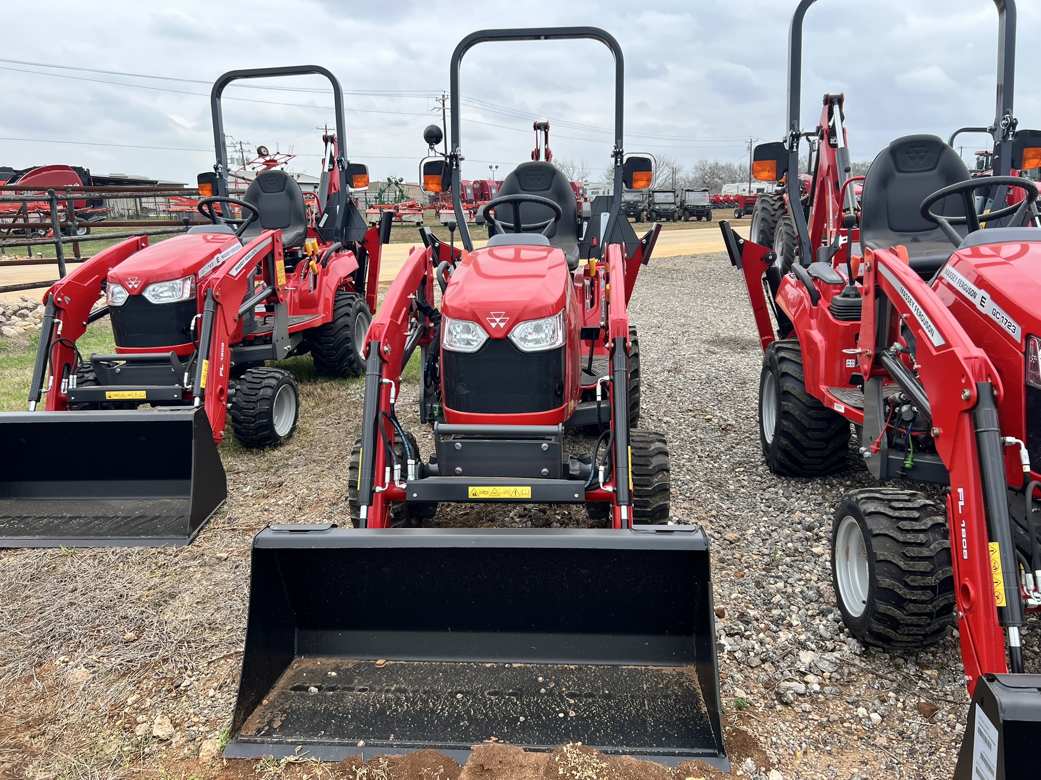 2024 Massey Ferguson GC1700 Series 1725M - Photo 2