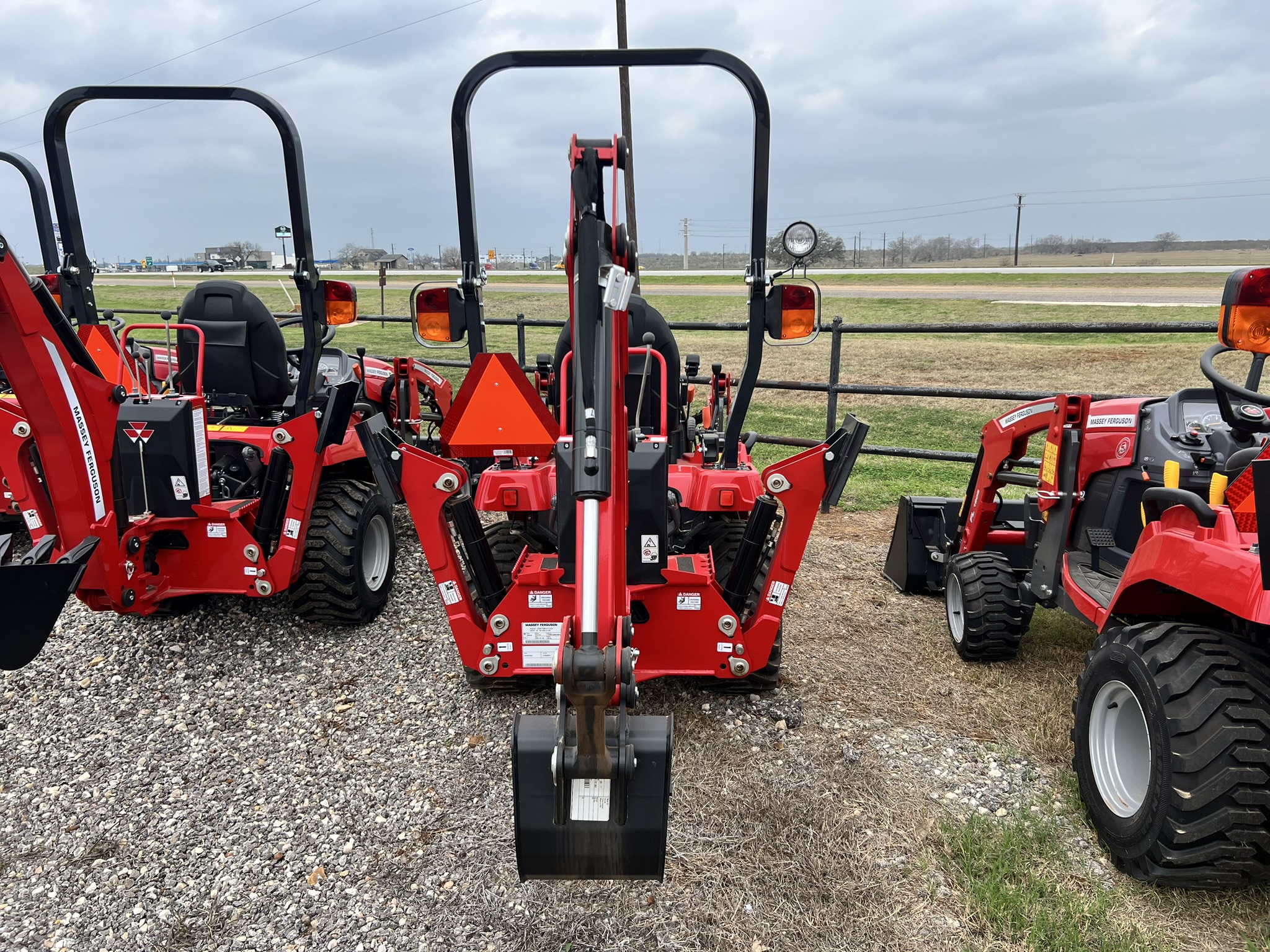 2024 Massey Ferguson GC1700 Series 1725M - Photo 4