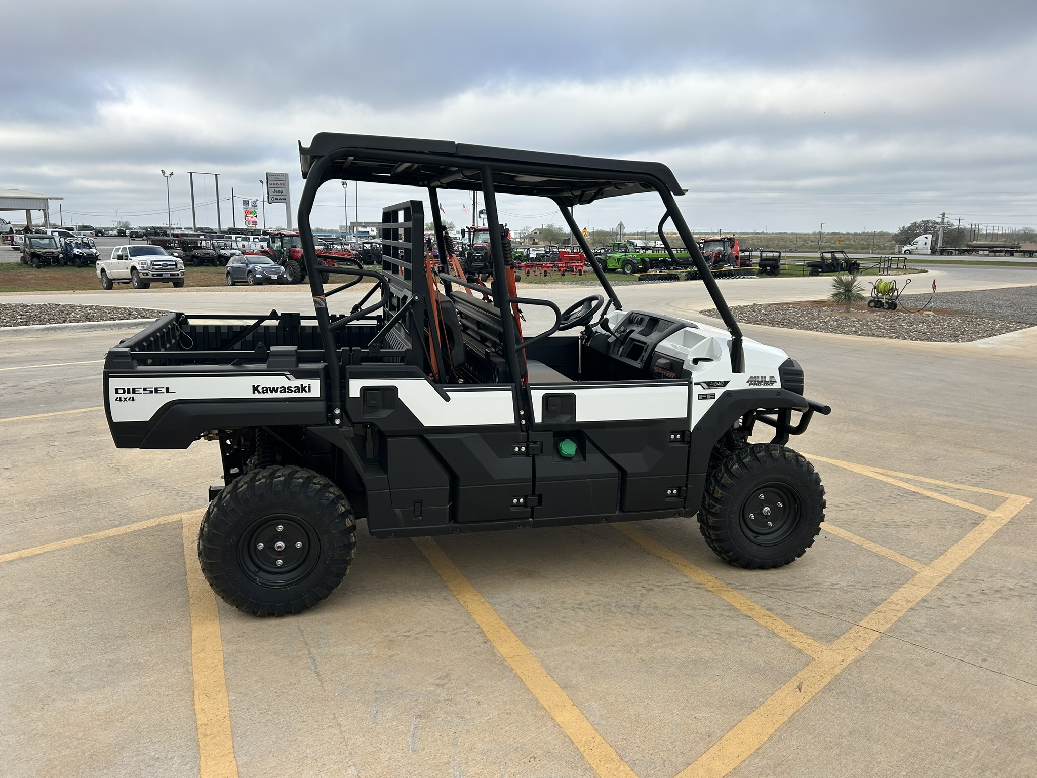 2025 Kawasaki Mule™ PRO-DXT™ FE EPS - Photo 8