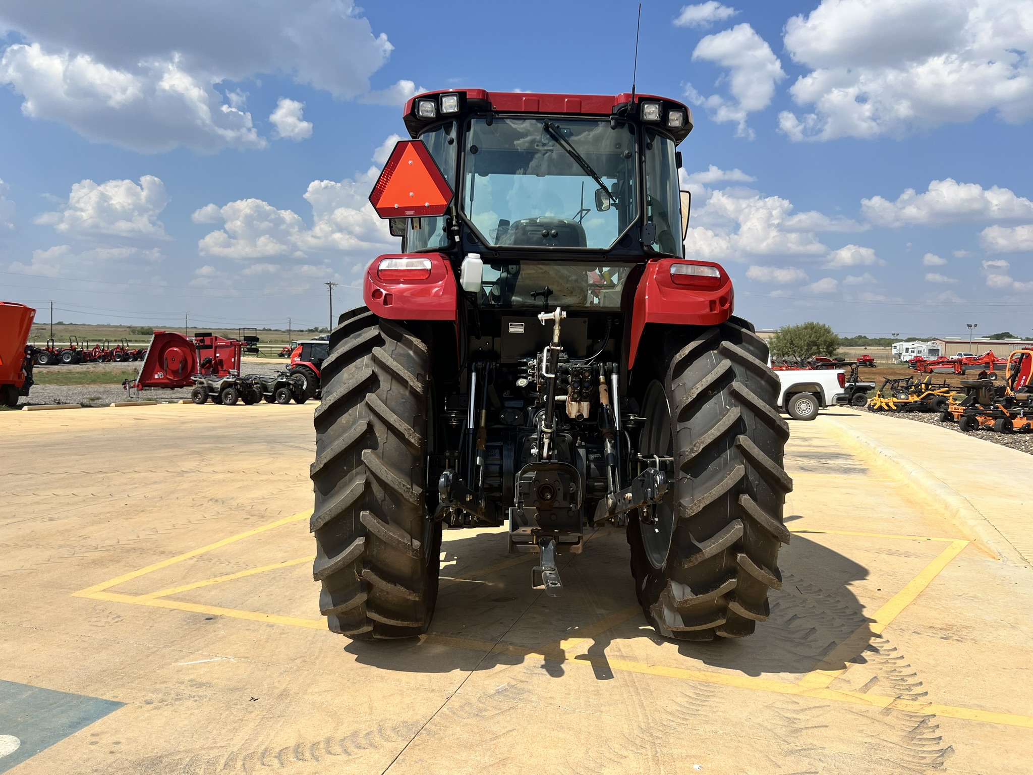 2025 Case IH Farmall 140A Pro - Photo 3