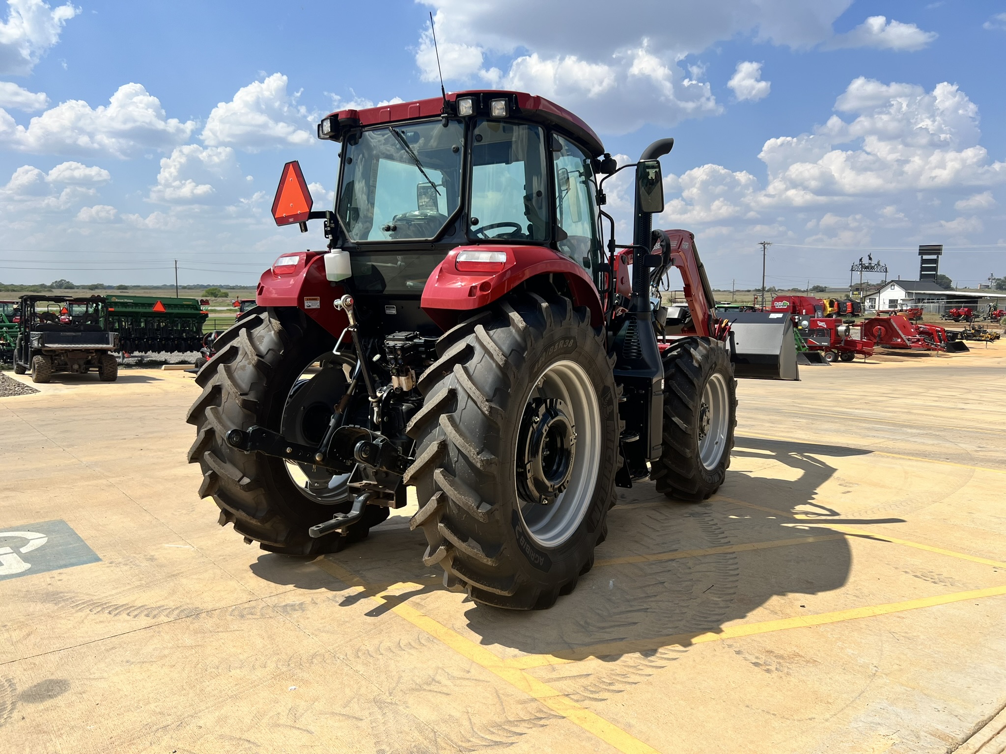 2025 Case IH Farmall 140A Pro - Photo 4