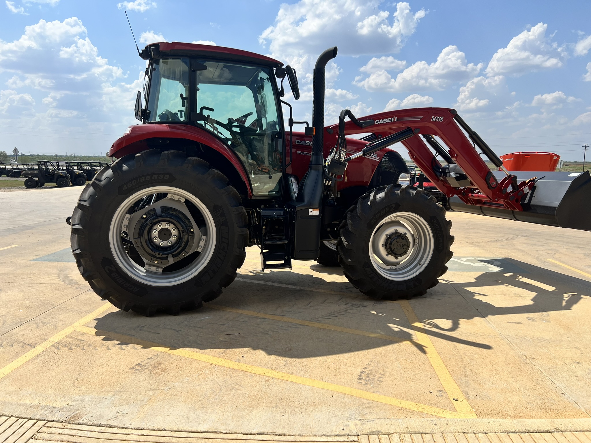 2025 Case IH Farmall 140A Pro - Photo 5