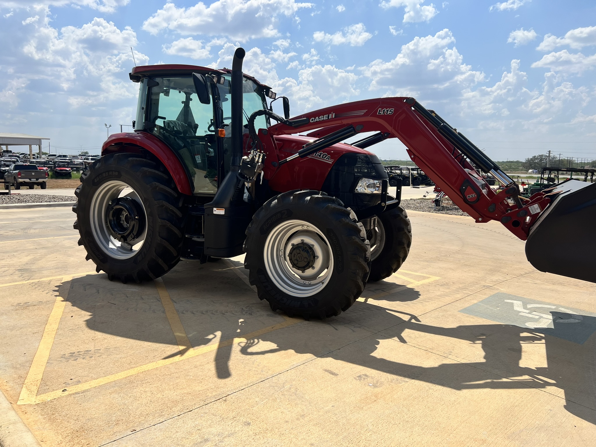 2025 Case IH Farmall 140A Pro - Photo 6