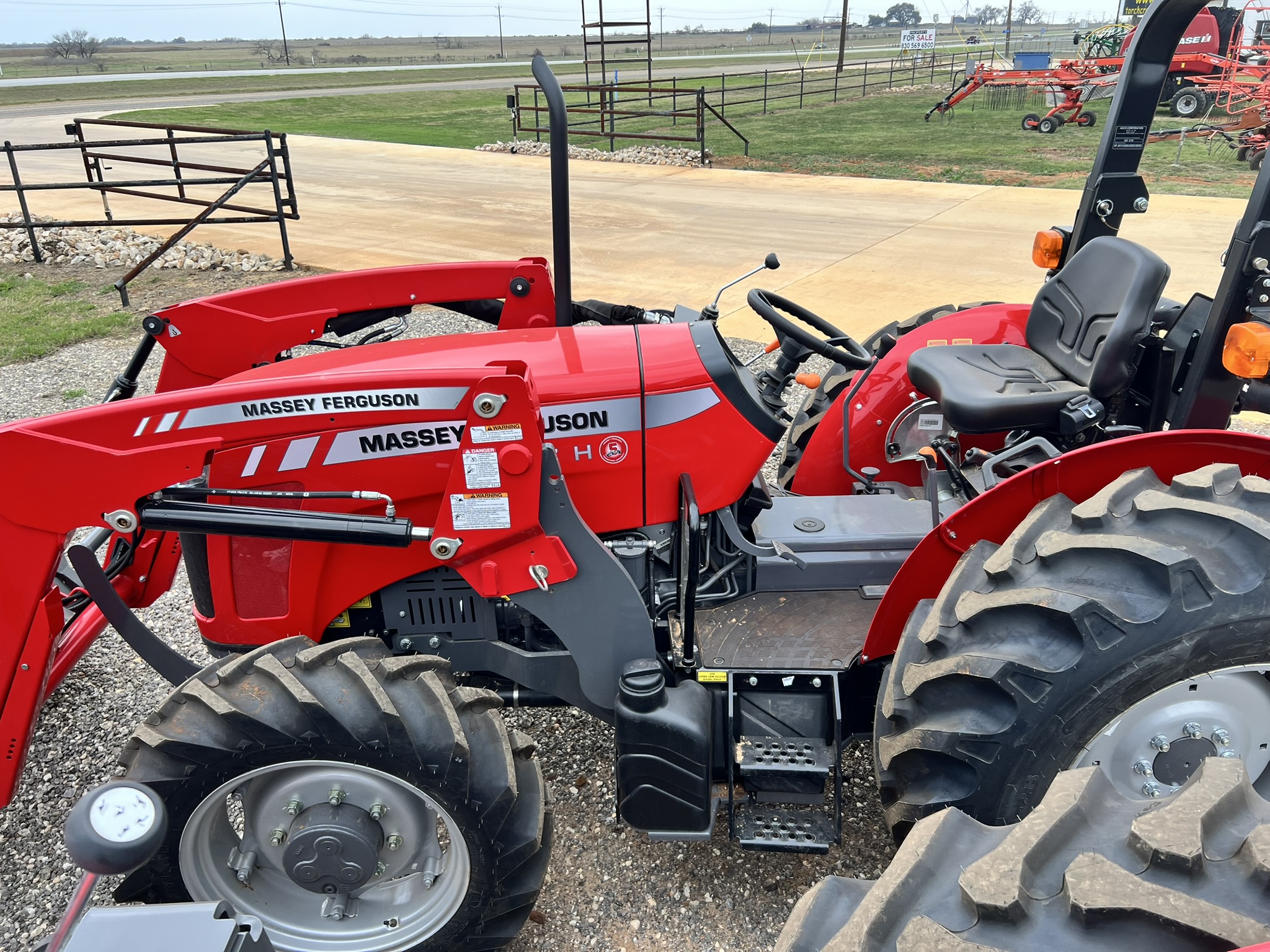 2024 Massey Ferguson 2600H Series 2607H 4WD - Photo 3
