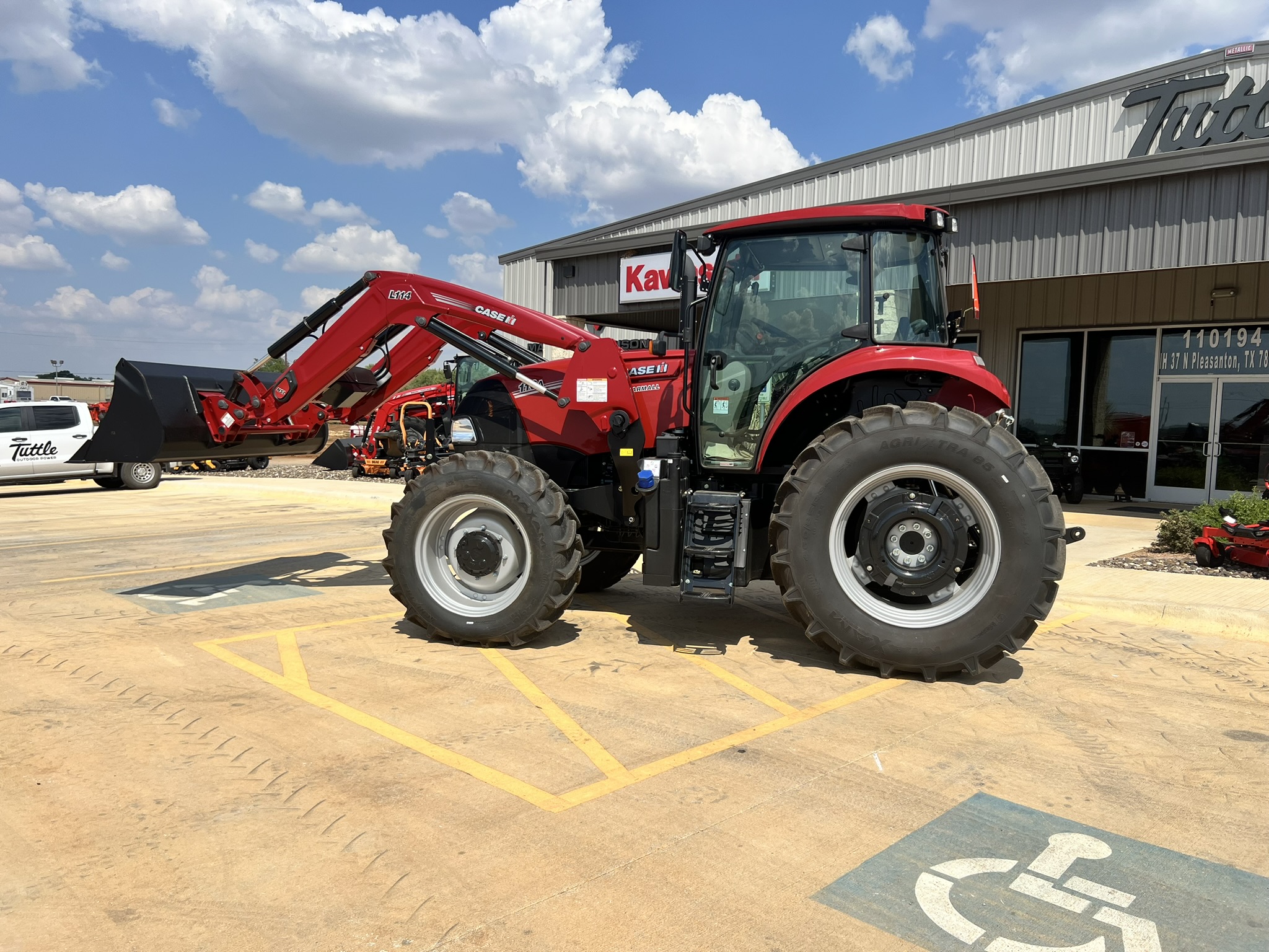 2025 Case IH Farmall 110A Cab - Photo 2