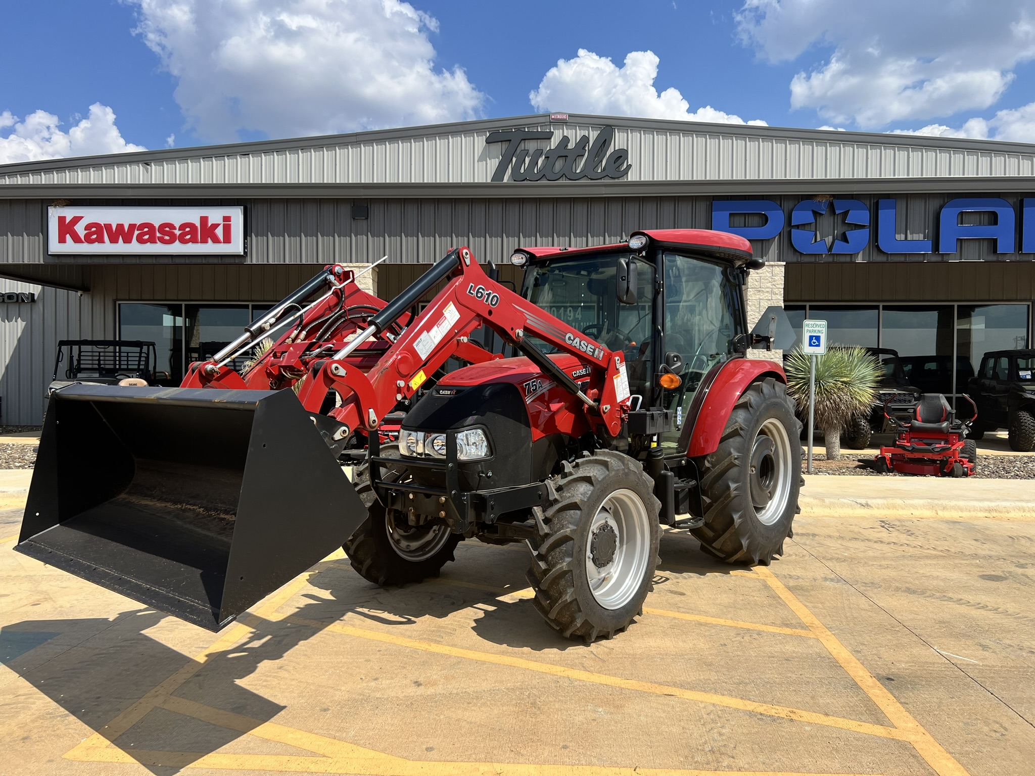 2025 Case IH Farmall® Utility A-Series 75A 4WD with Cab