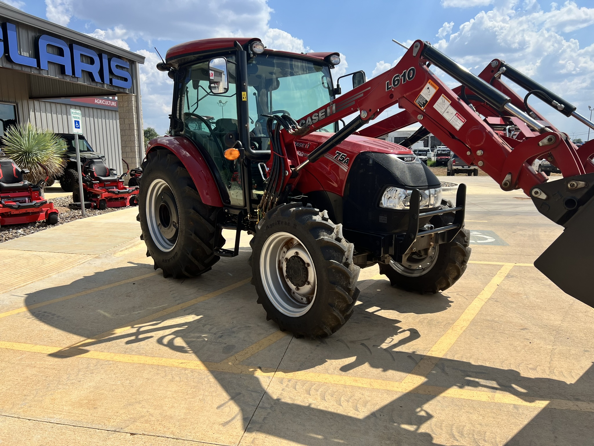 2025 Case IH Farmall® Utility A-Series 75A 4WD with Cab - Photo 7