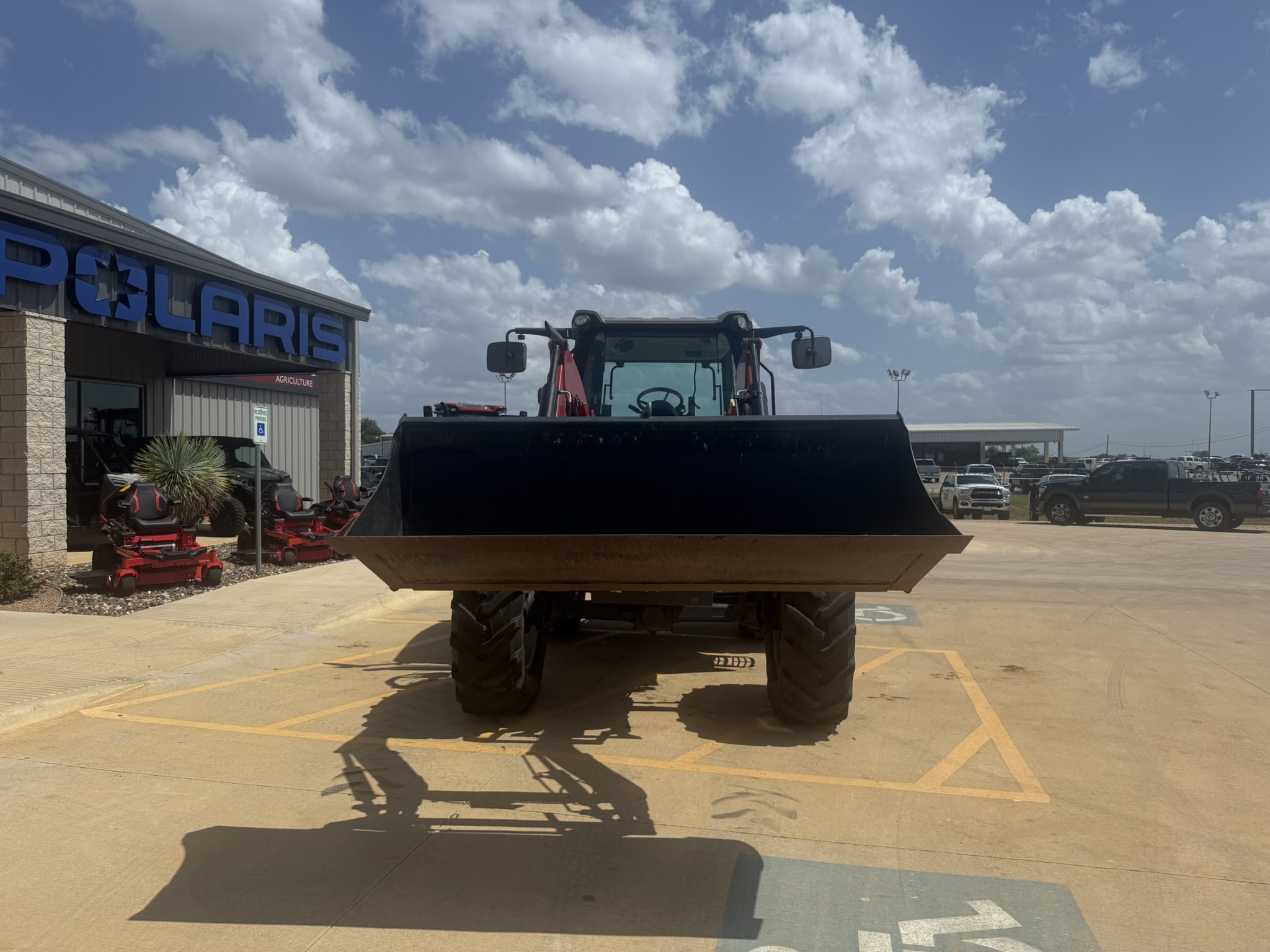 2018 Massey Ferguson 6713 - Photo 2