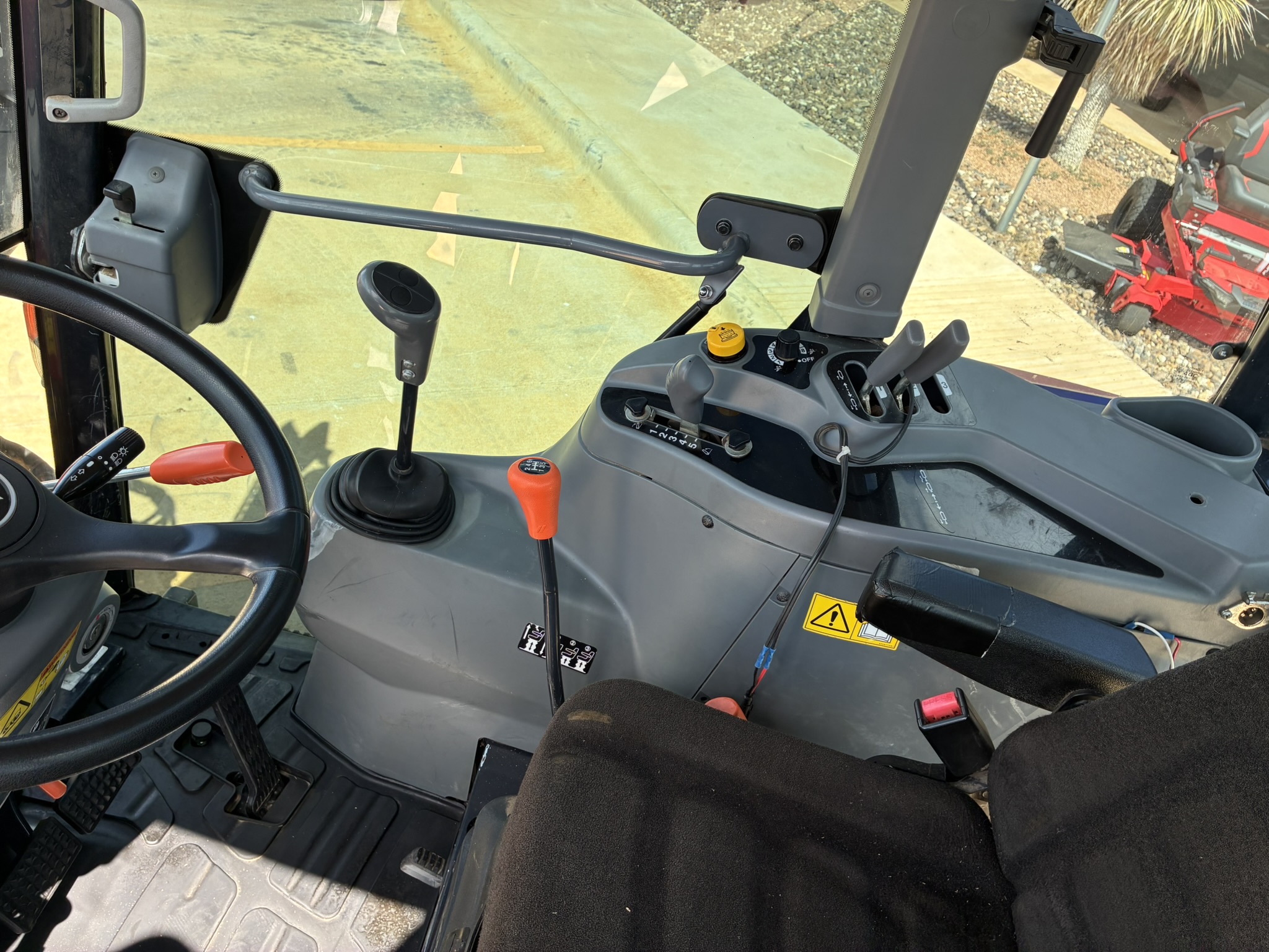 2014 Massey Ferguson 4600 Series Utility MF 4610 - 80 PTO HP - Photo 8