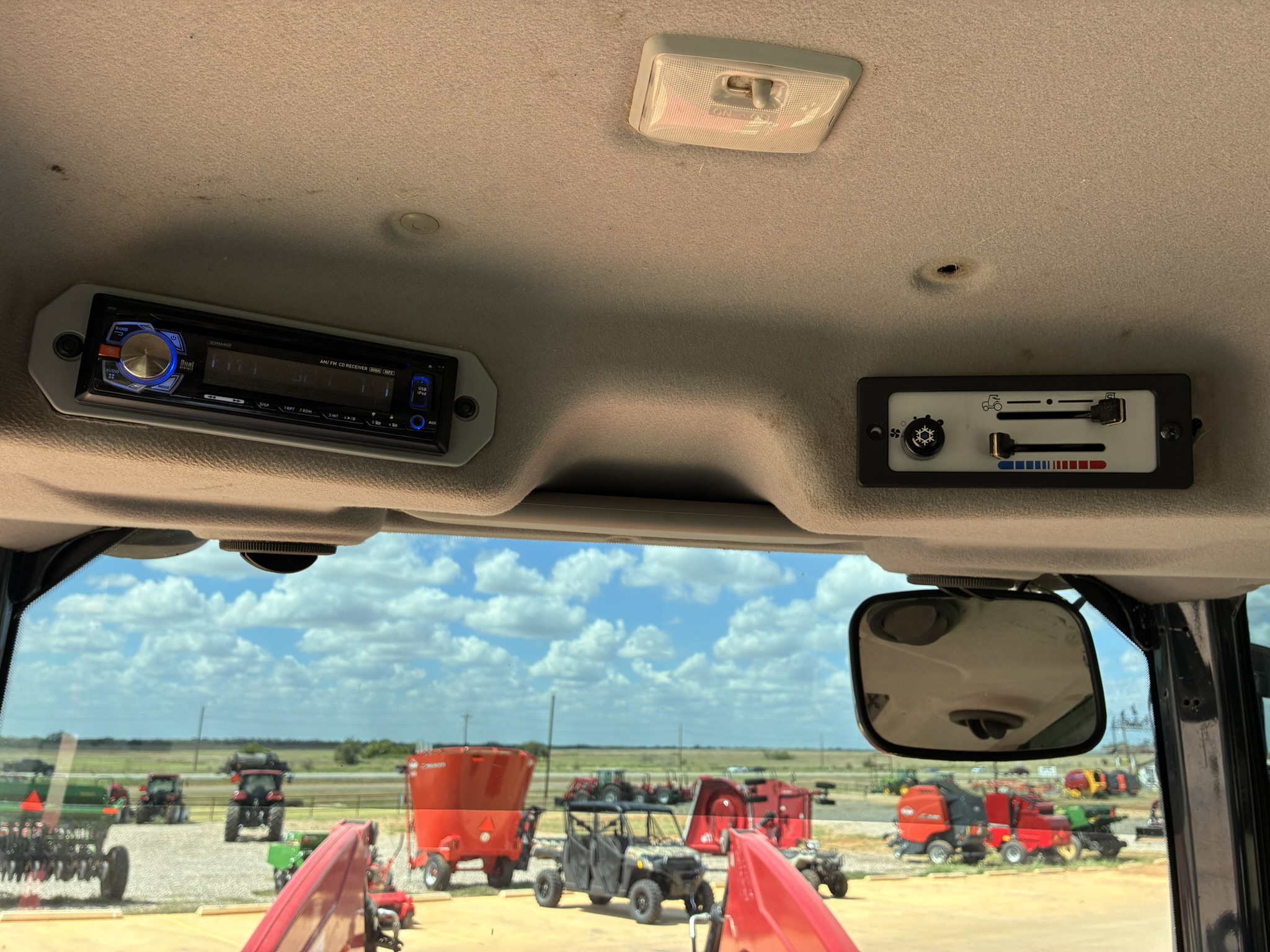 2014 Massey Ferguson 4600 Series Utility MF 4610 - 80 PTO HP - Photo 10