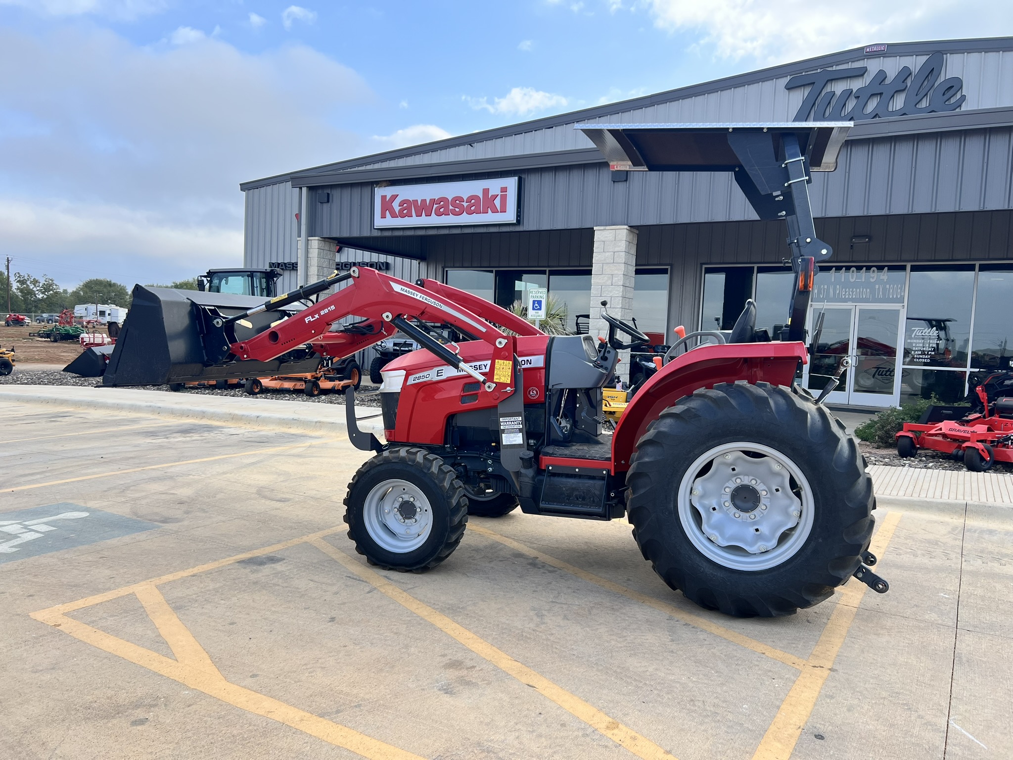 2023 Massey Ferguson E Series 2850E - Photo 2