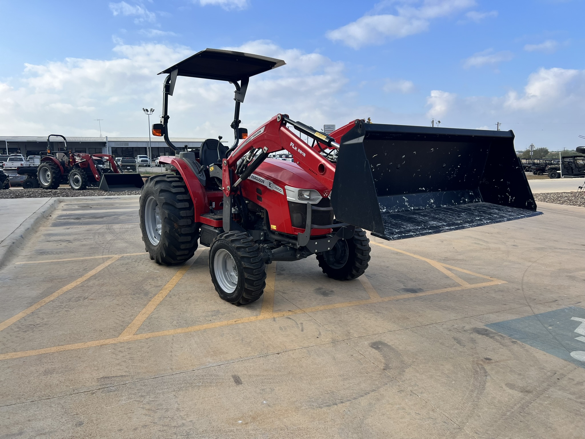 2023 Massey Ferguson E Series 2850E - Photo 8