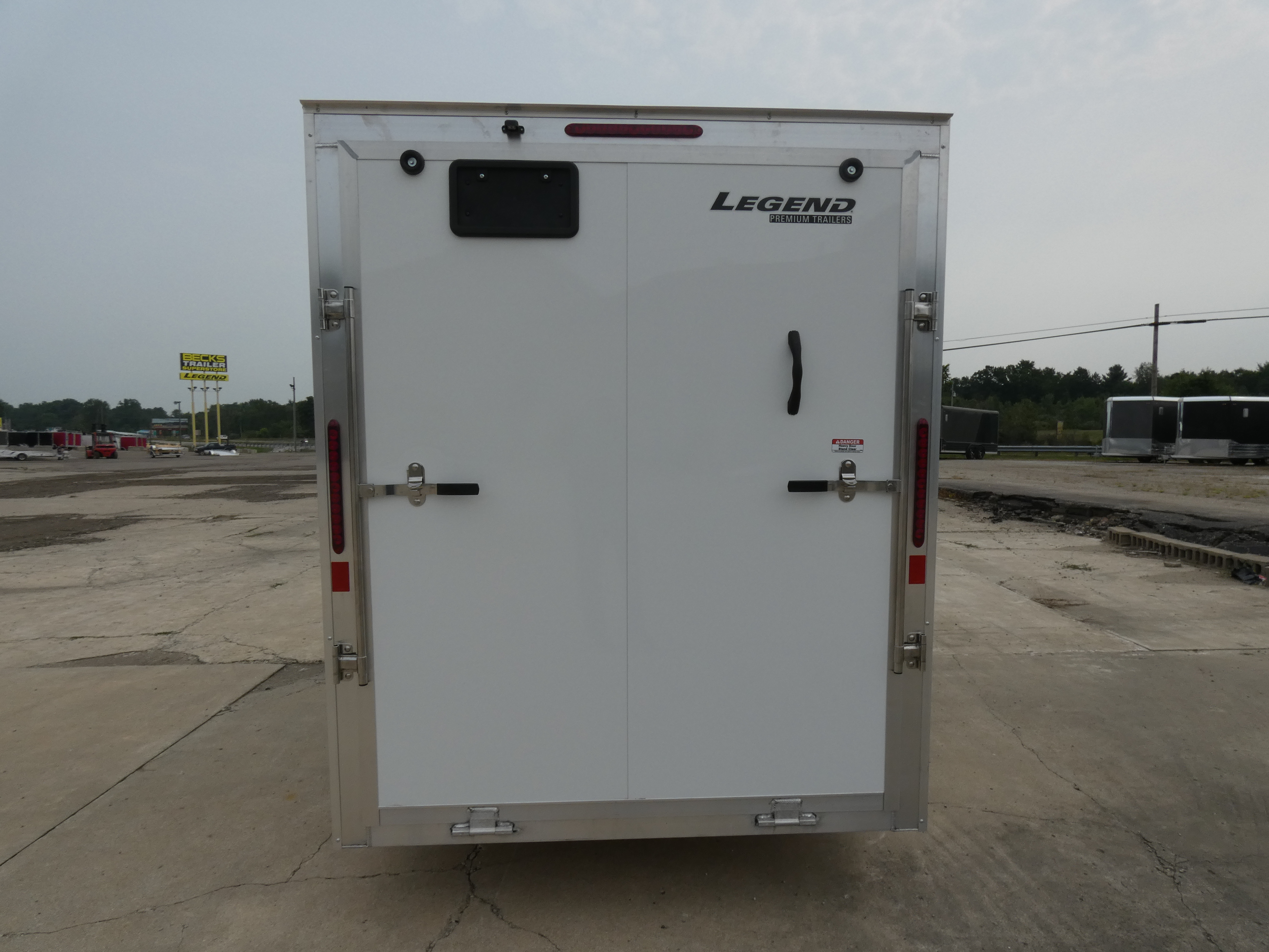 2027 Legend Mfg photo 3