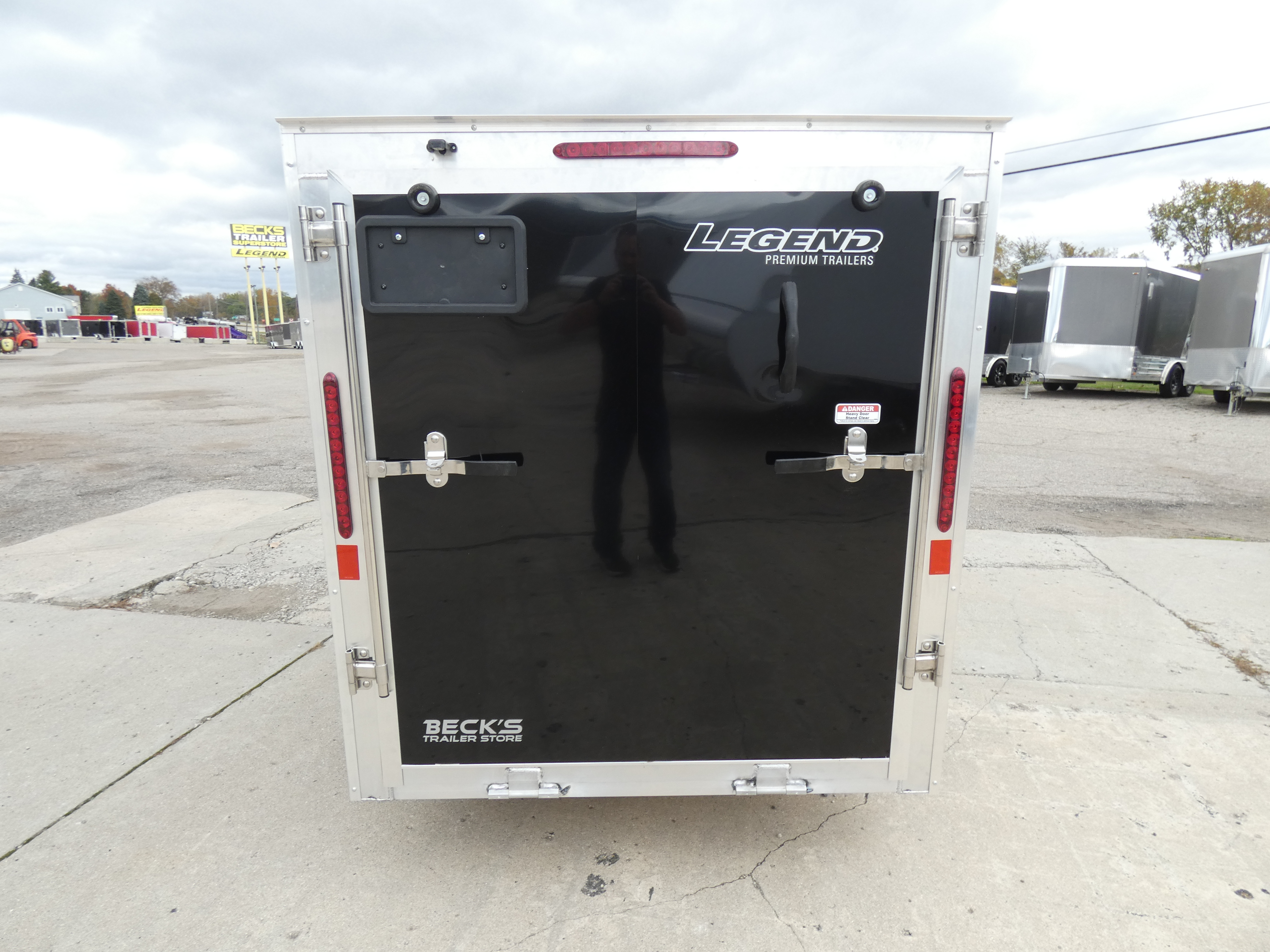 2027 Legend Mfg photo 3