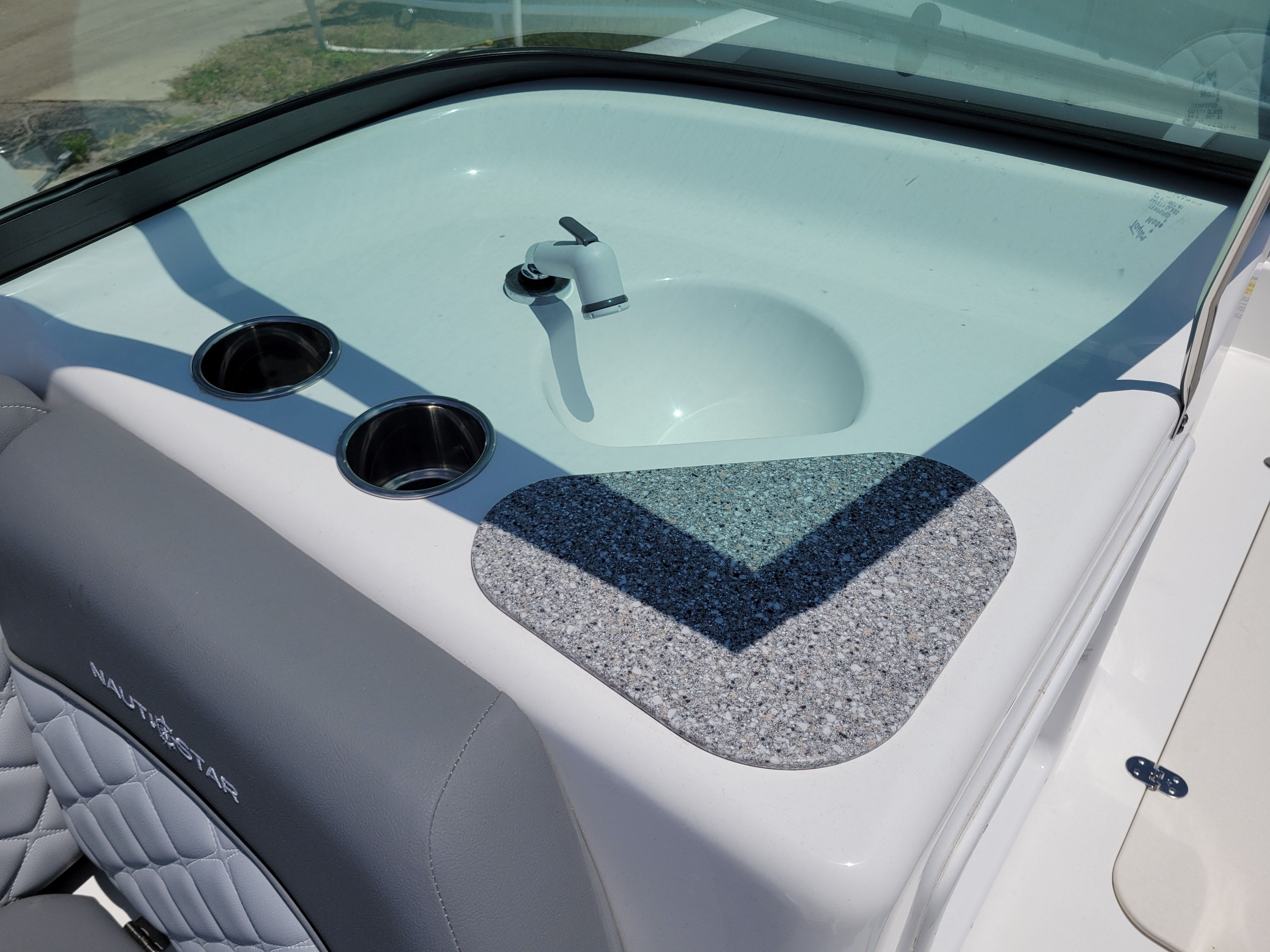 2024 NauticStar 203DC - CLOSEOUT PRICING!! - Photo 8