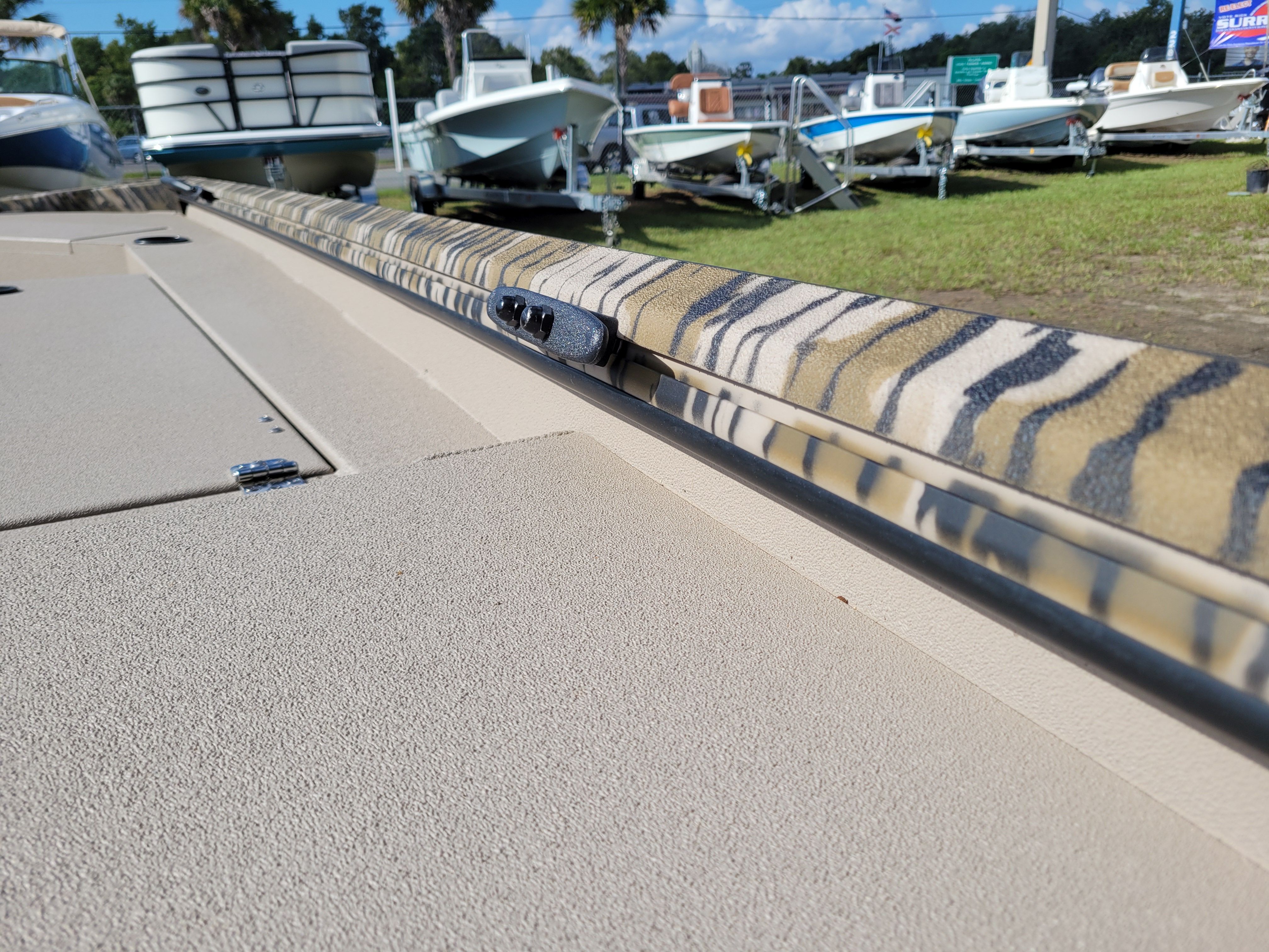 2025 Avid Boats 18 Commander - Photo 8