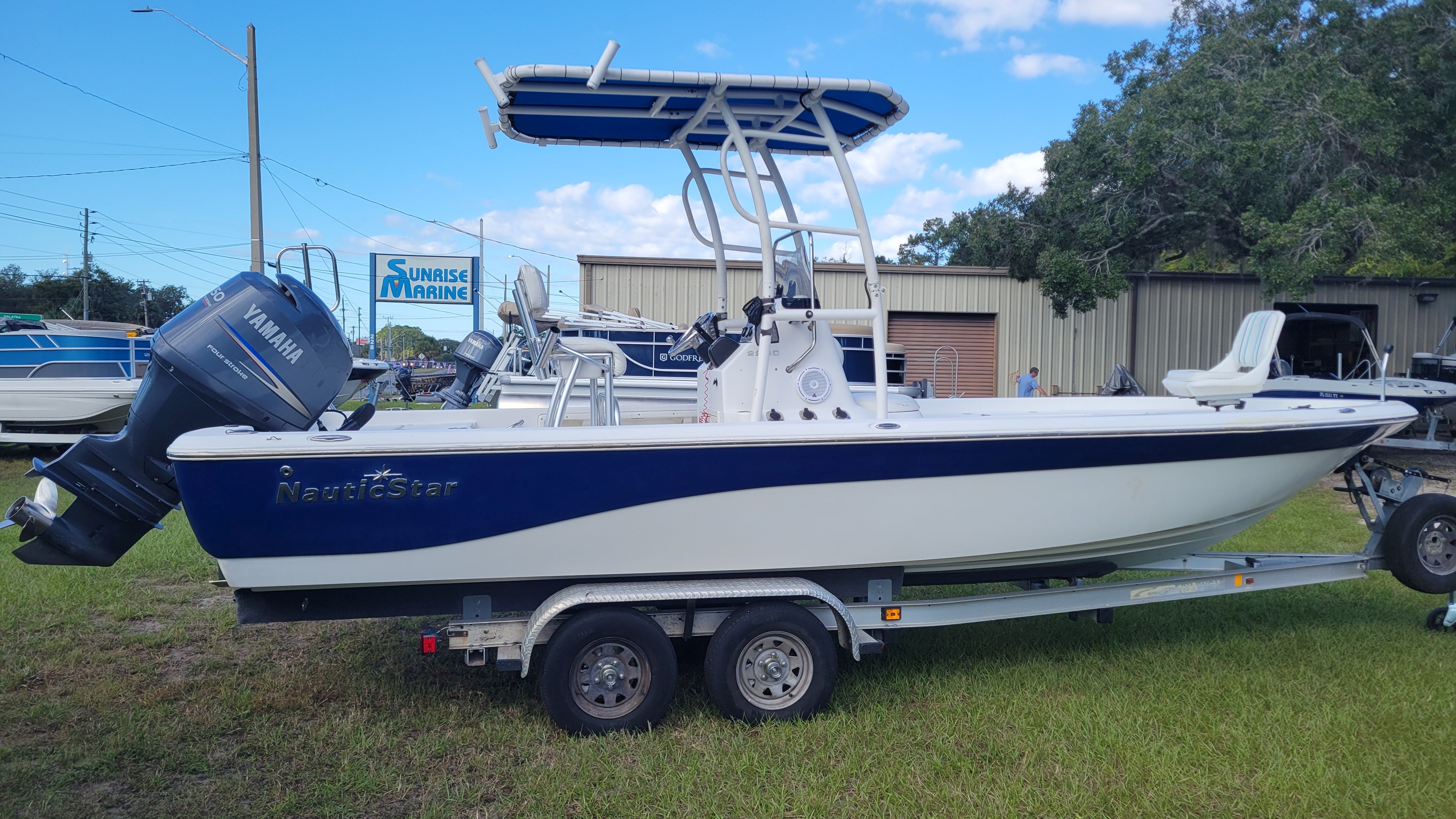 2012 NauticStar 2200 Bay - Photo 2