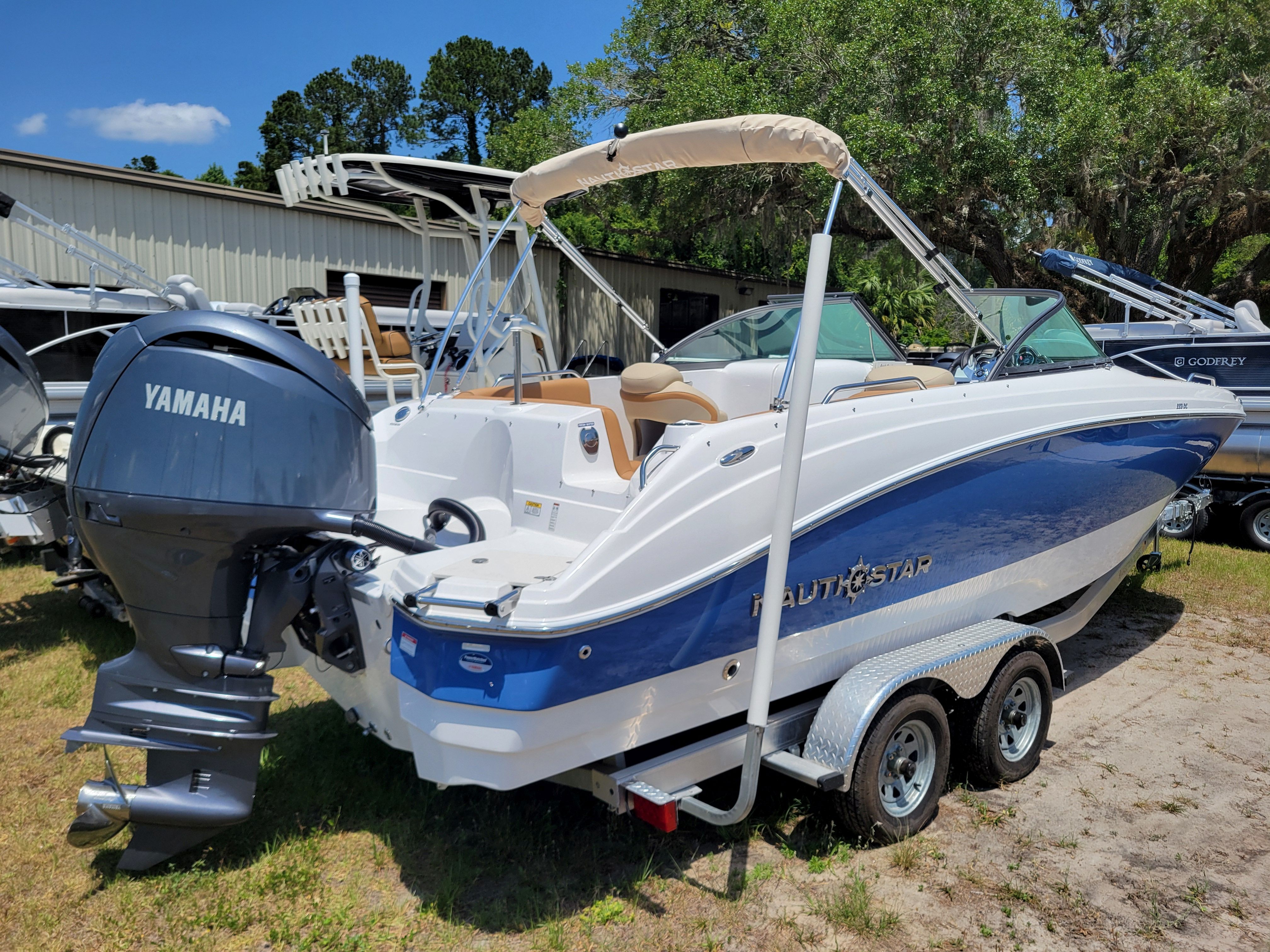 2024 NauticStar 223DC - Photo 2