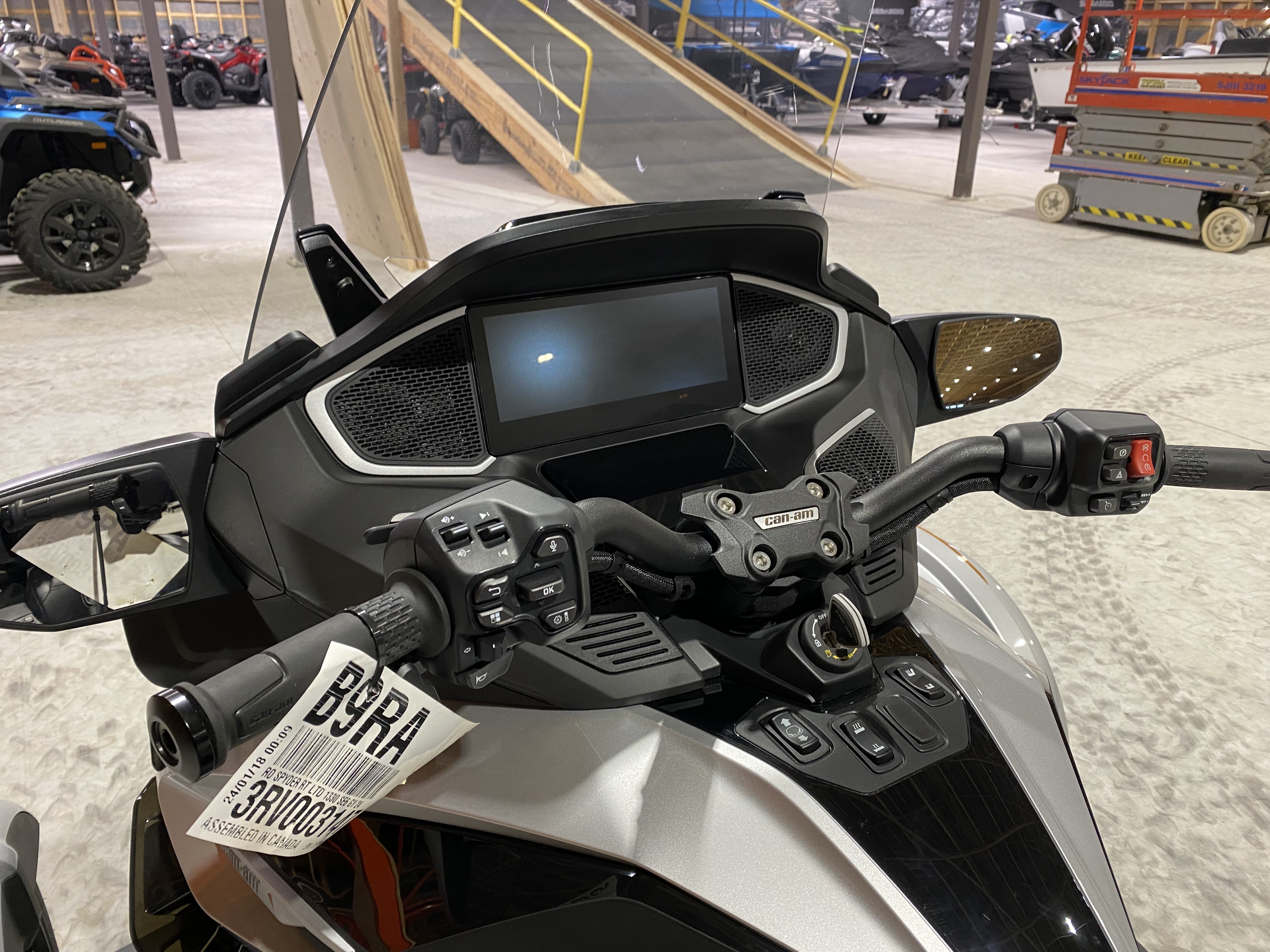 2024 Can-Am Spyder RT Limited - Photo 10