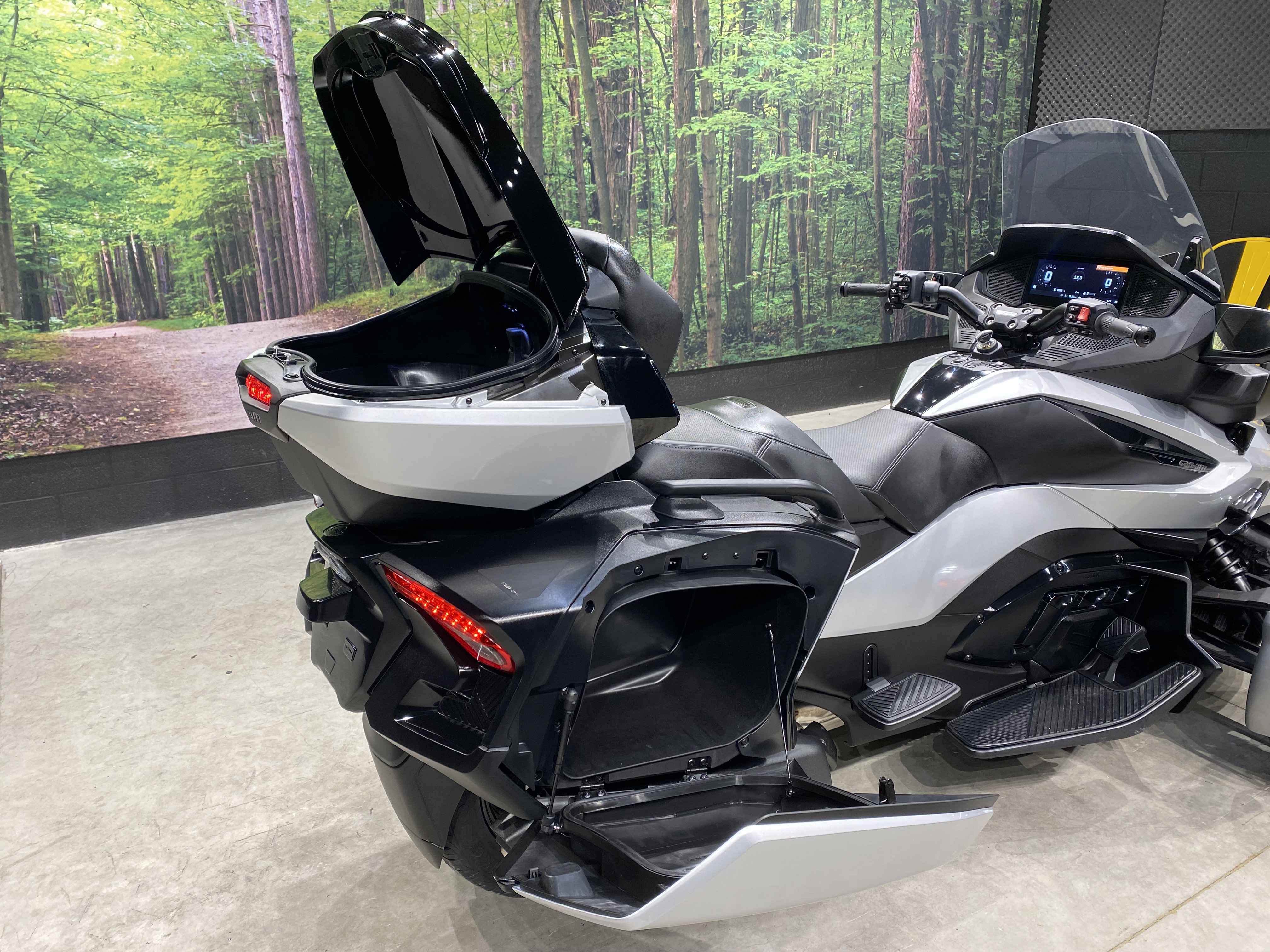 2024 Can-Am Spyder RT Limited - Photo 10