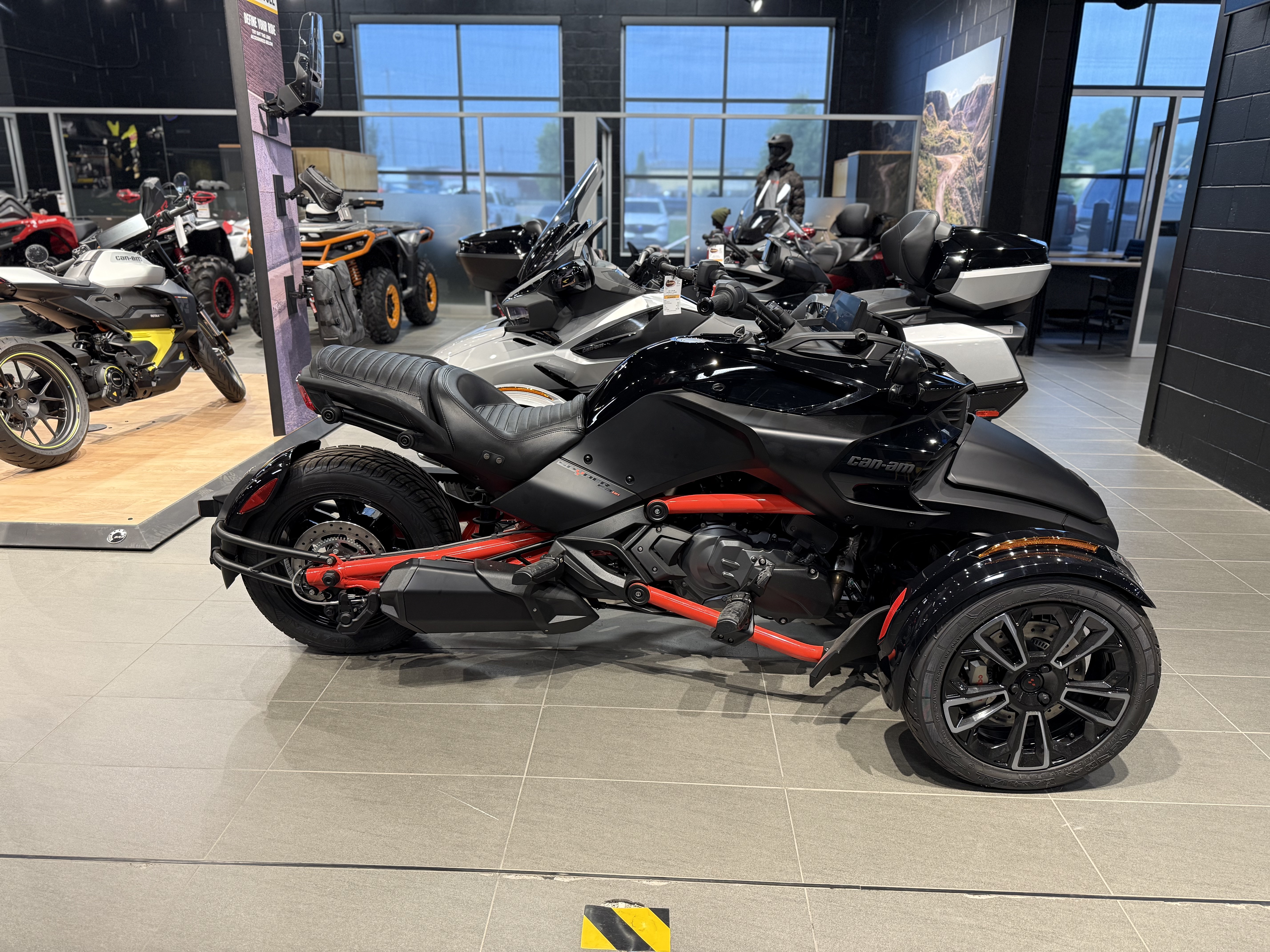 2024 Can-Am Spyder F3 S - Photo 2