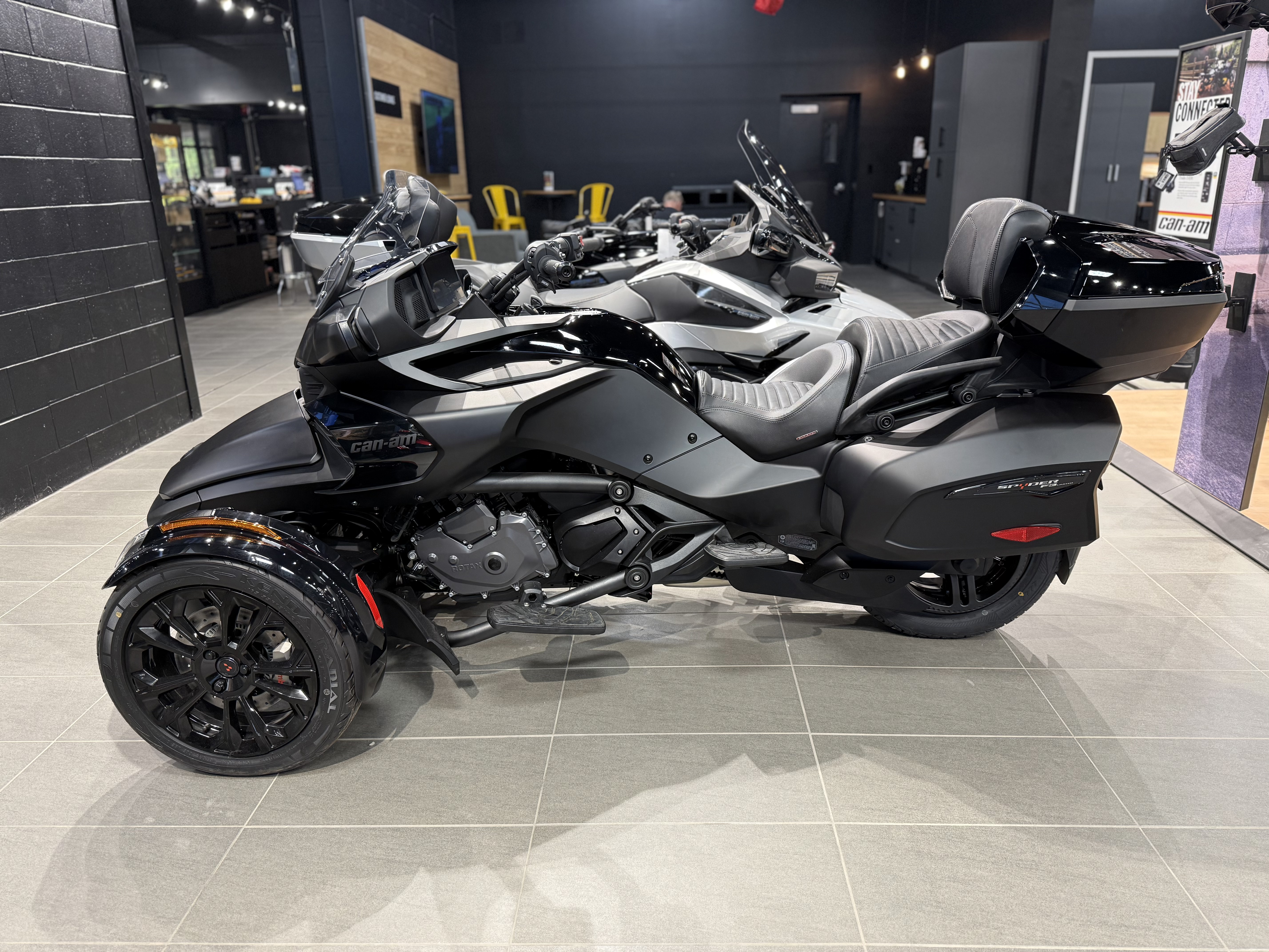 2024 Can-Am Spyder F3 Limited - Photo 3