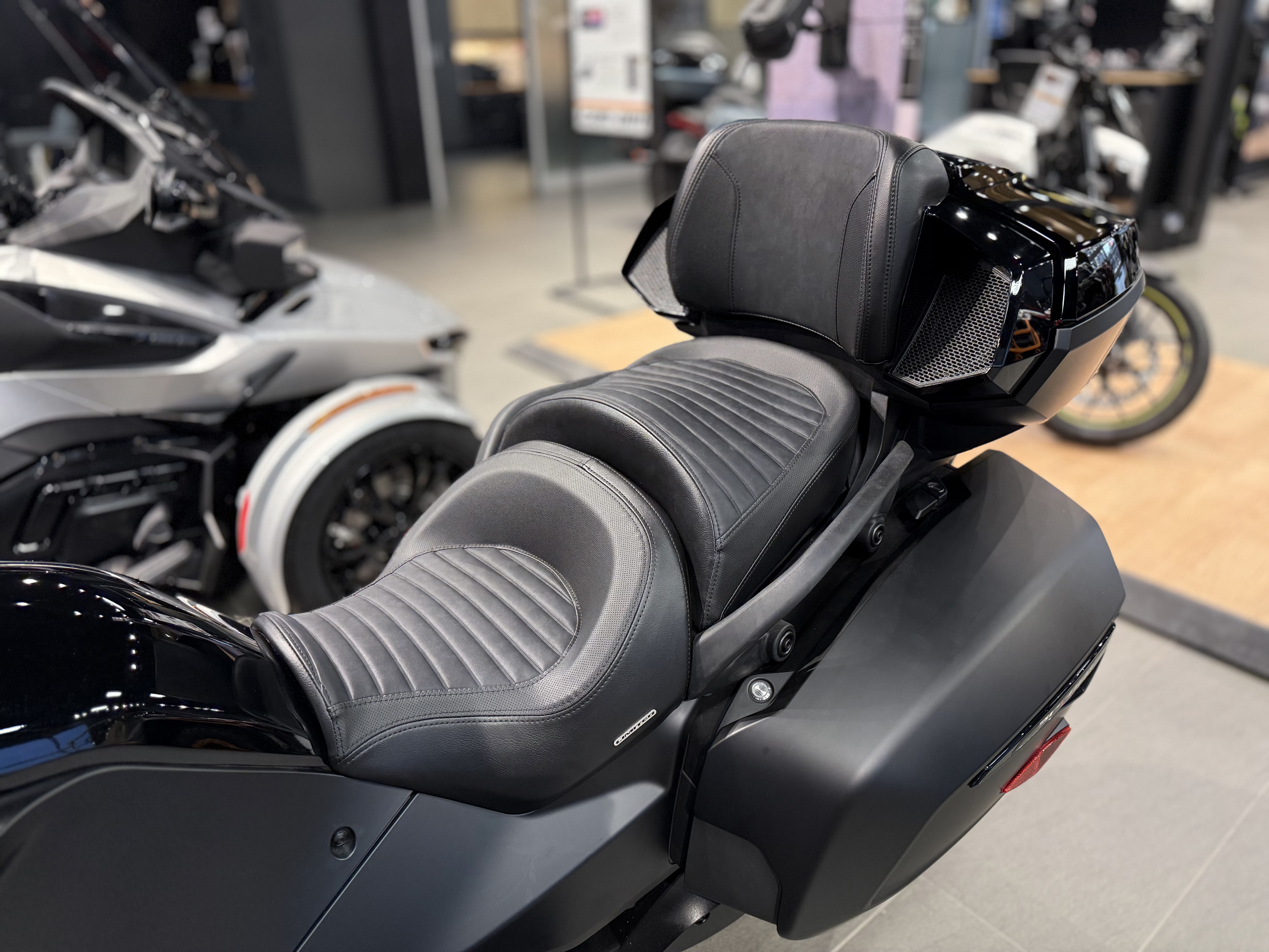 2024 Can-Am Spyder F3 Limited - Photo 6