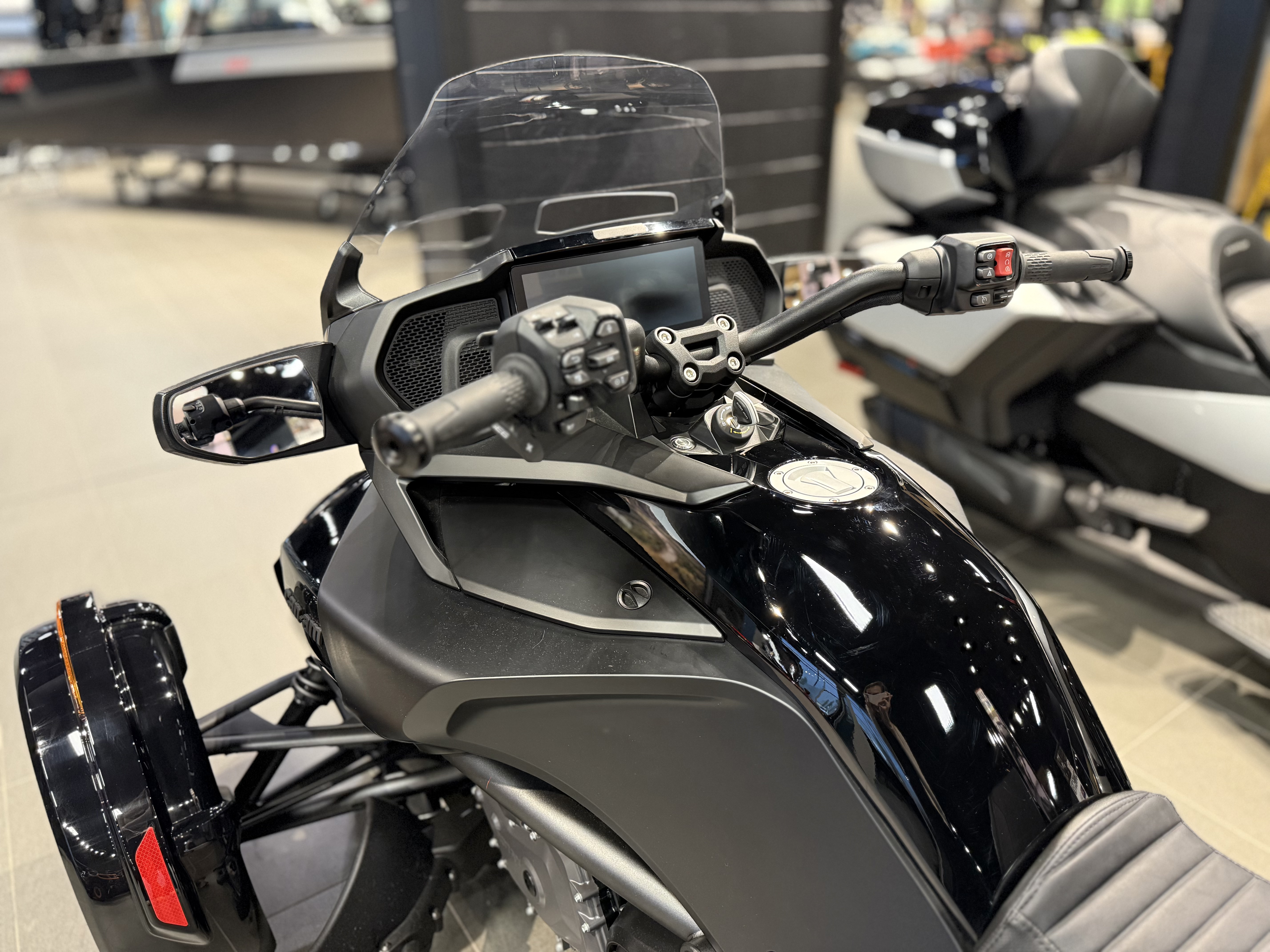 2024 Can-Am Spyder F3 Limited - Photo 7