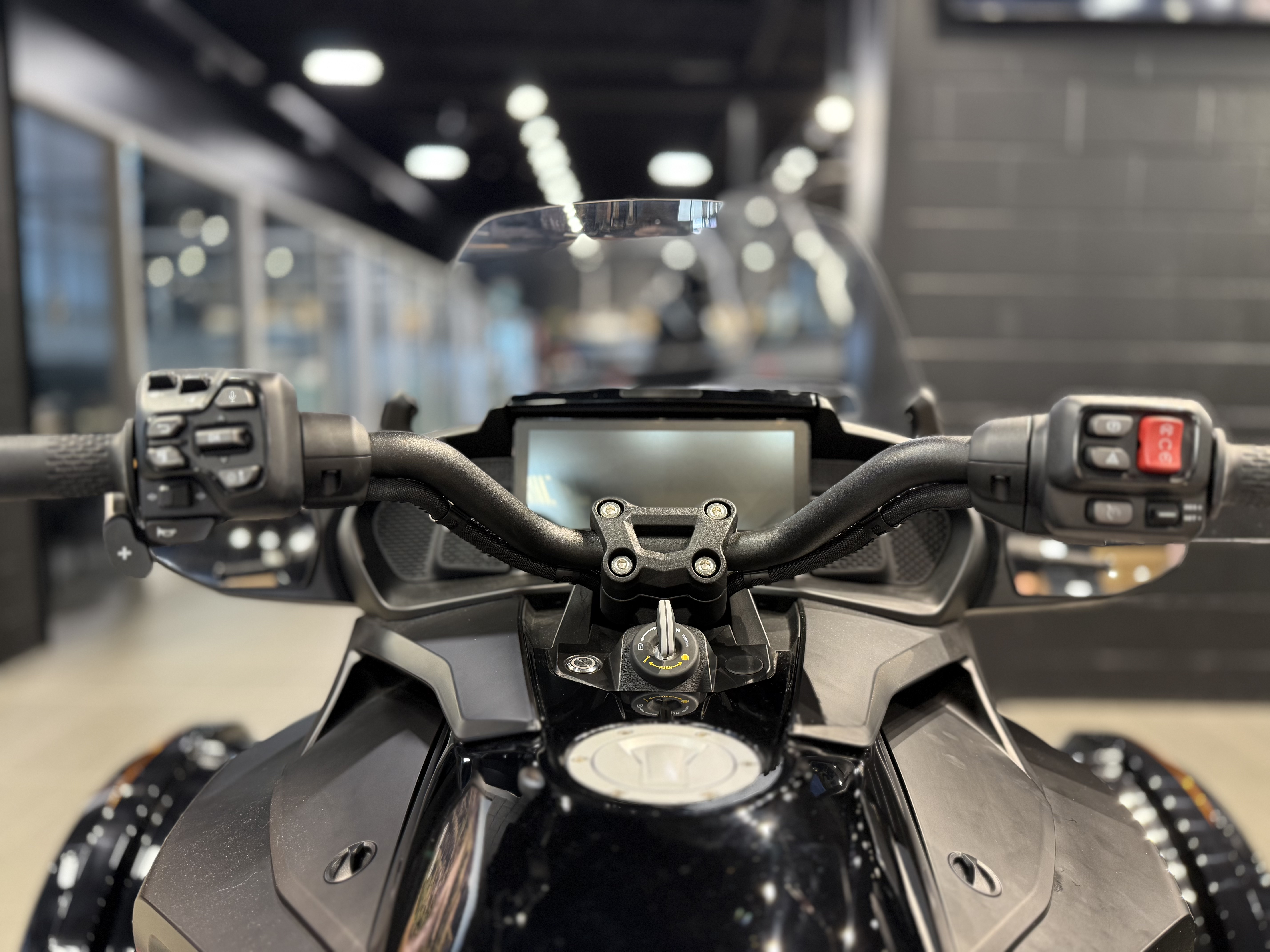 2024 Can-Am Spyder F3 Limited - Photo 8