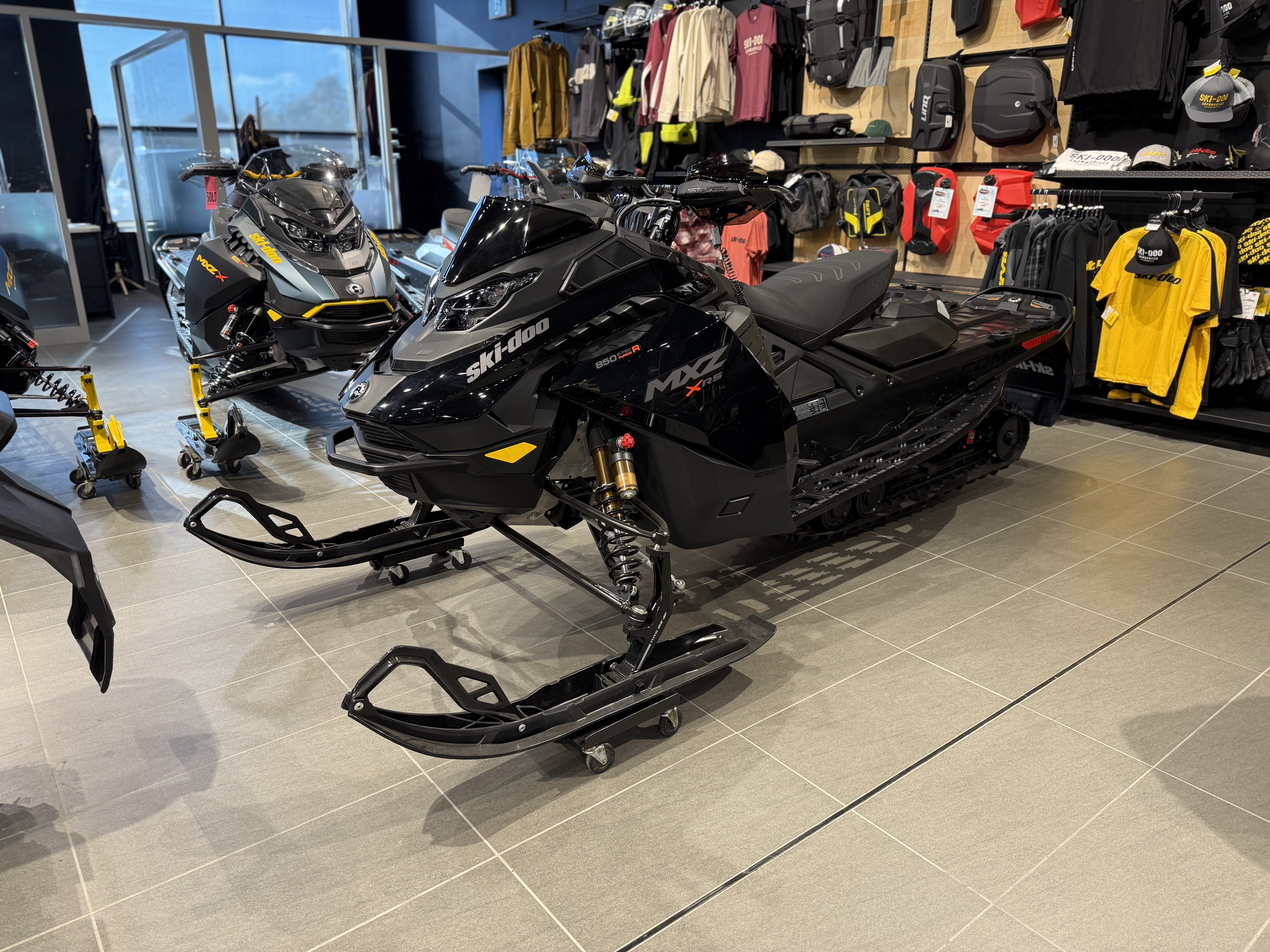 2025 Ski-Doo MXZ XRS With Competition Package 850 E-TEC Turbo R - Photo 2