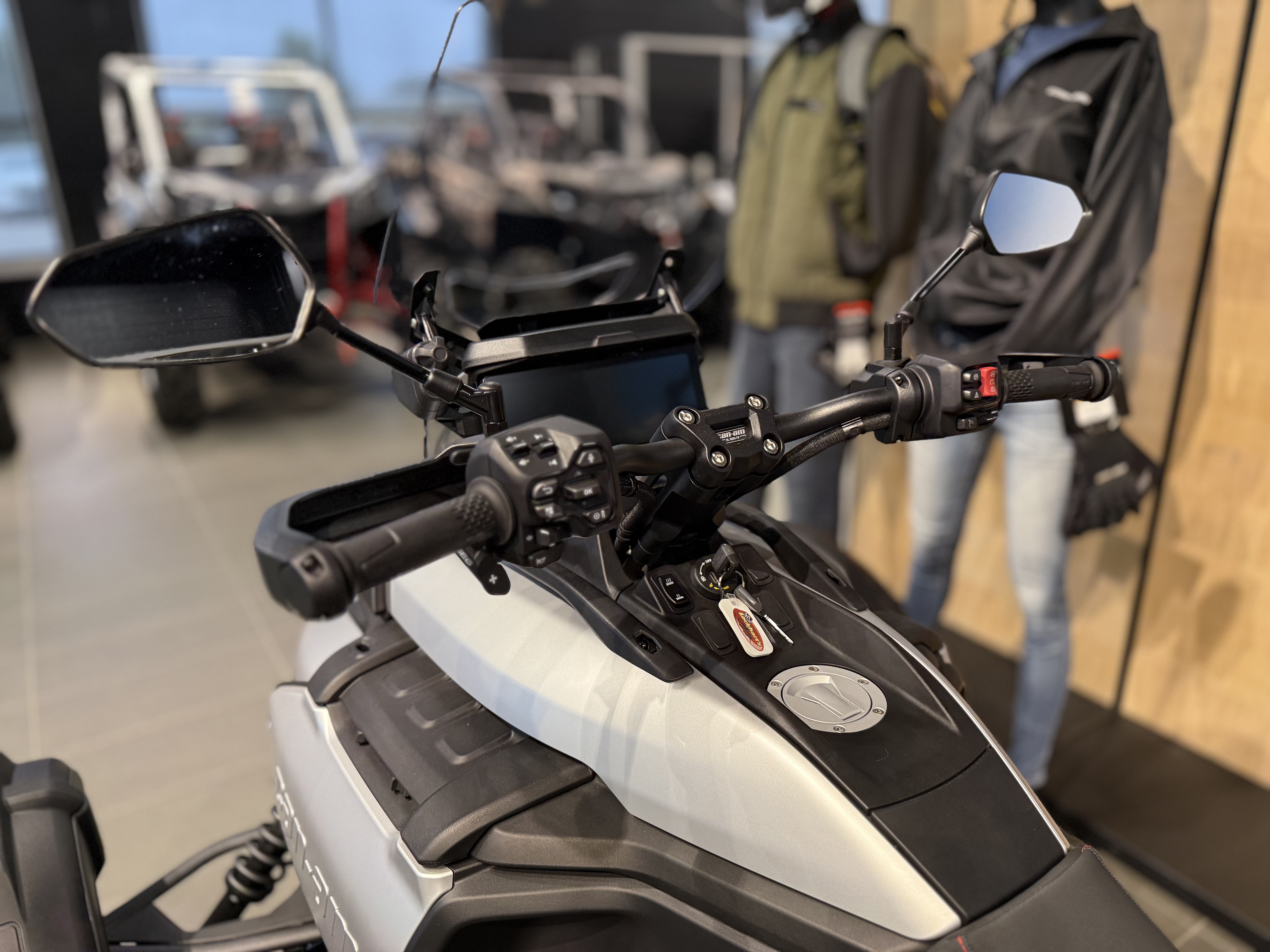 2025 Can-Am Canyon XT - Photo 7