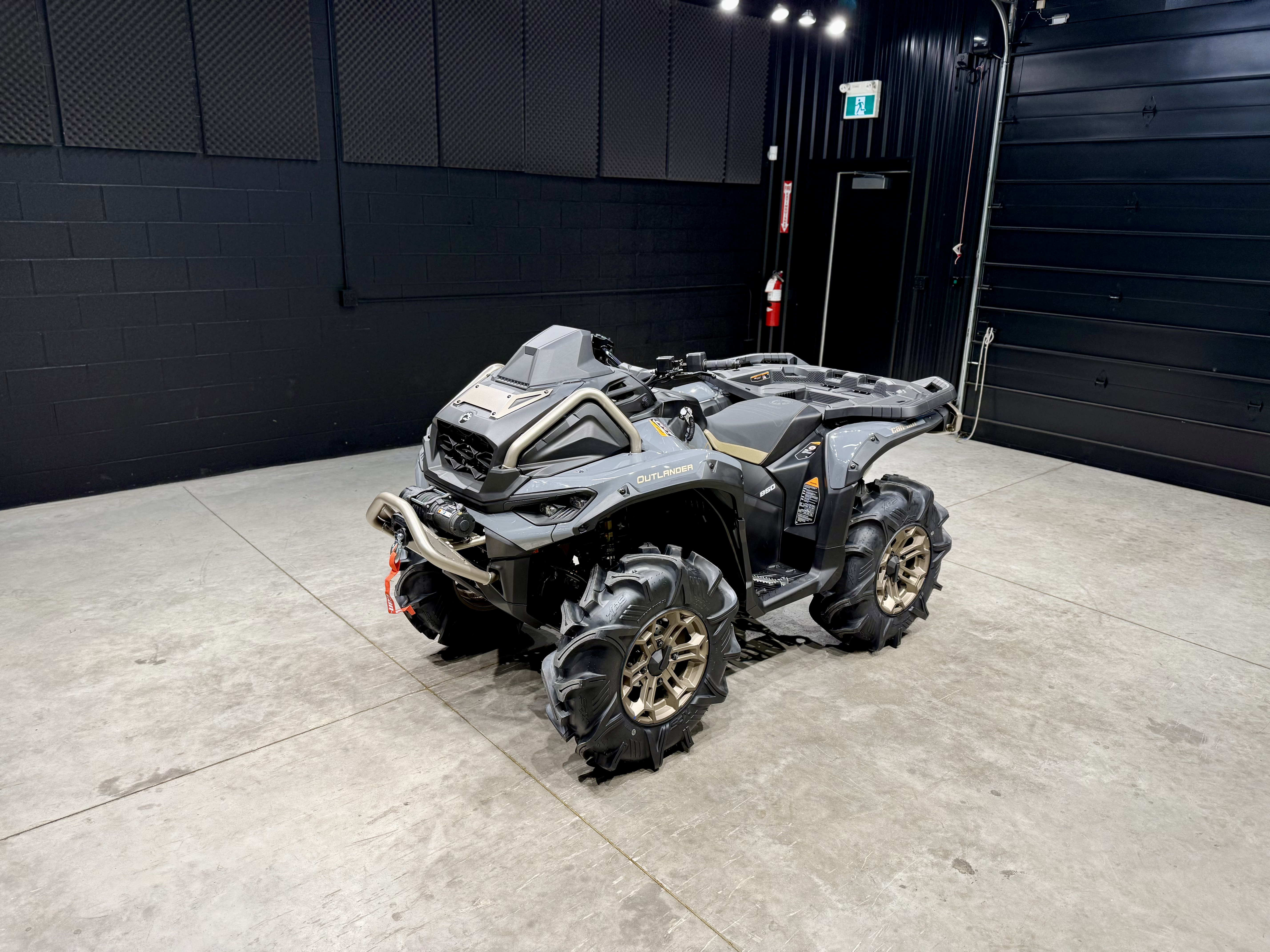 2026 Can-Am OUTLANDER XMR 850 - Photo 10