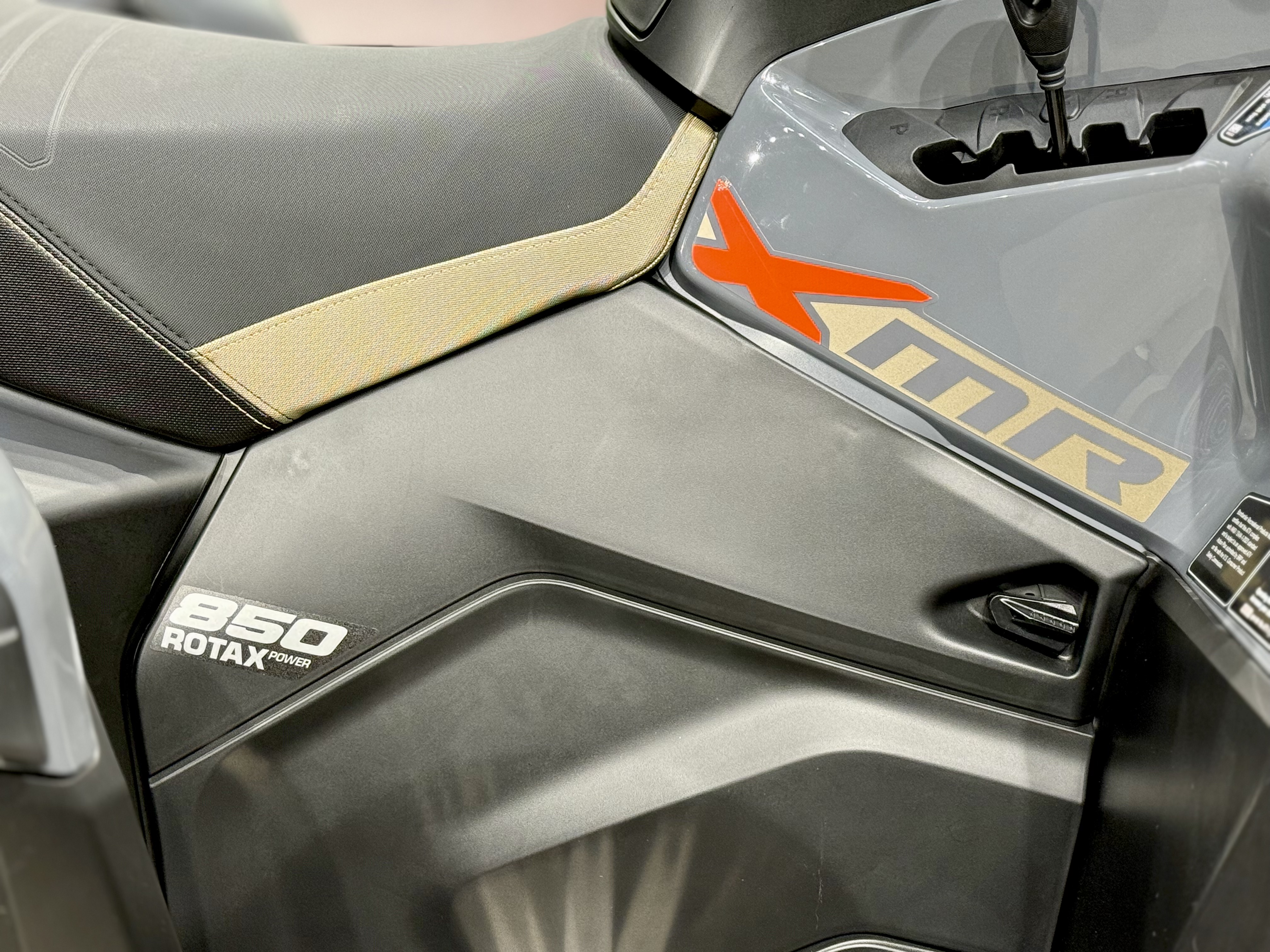 2026 Can-Am OUTLANDER XMR 850 - Photo 14