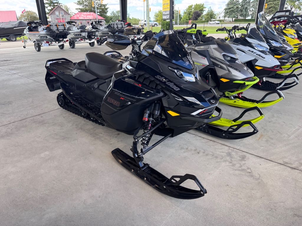 2025 Ski-Doo Renegade X-RS 900 ACE Turbo R 137