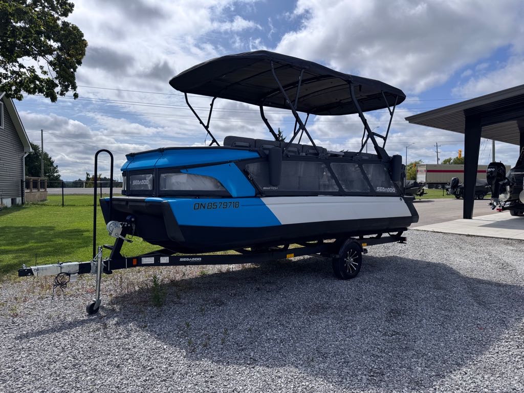 2023 Sea-Doo Switch Cruise 21' - 230HP w/ full enclosure