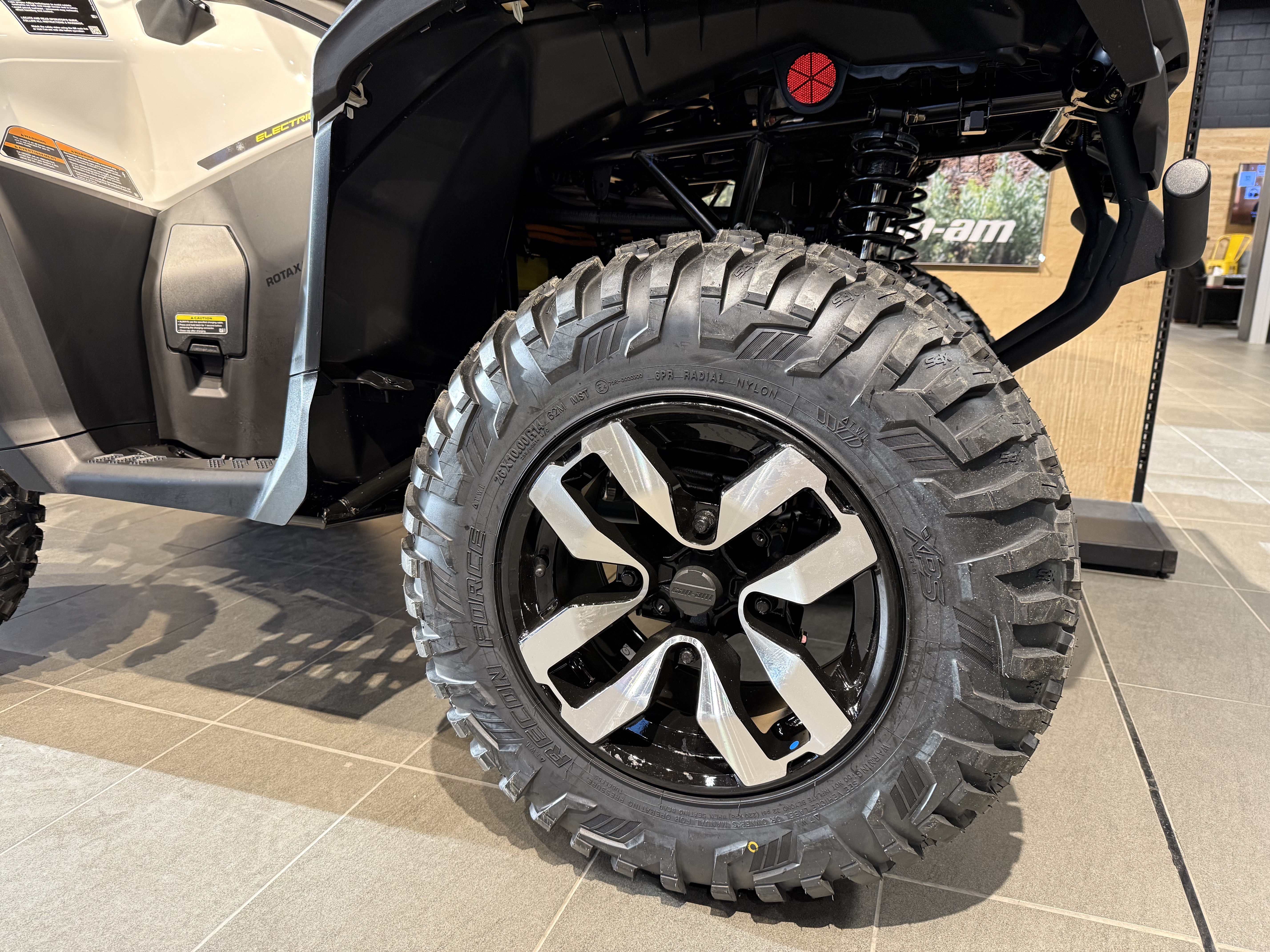 2026 Can-Am Outlander Electric ROTAX E-POWER - Photo 15