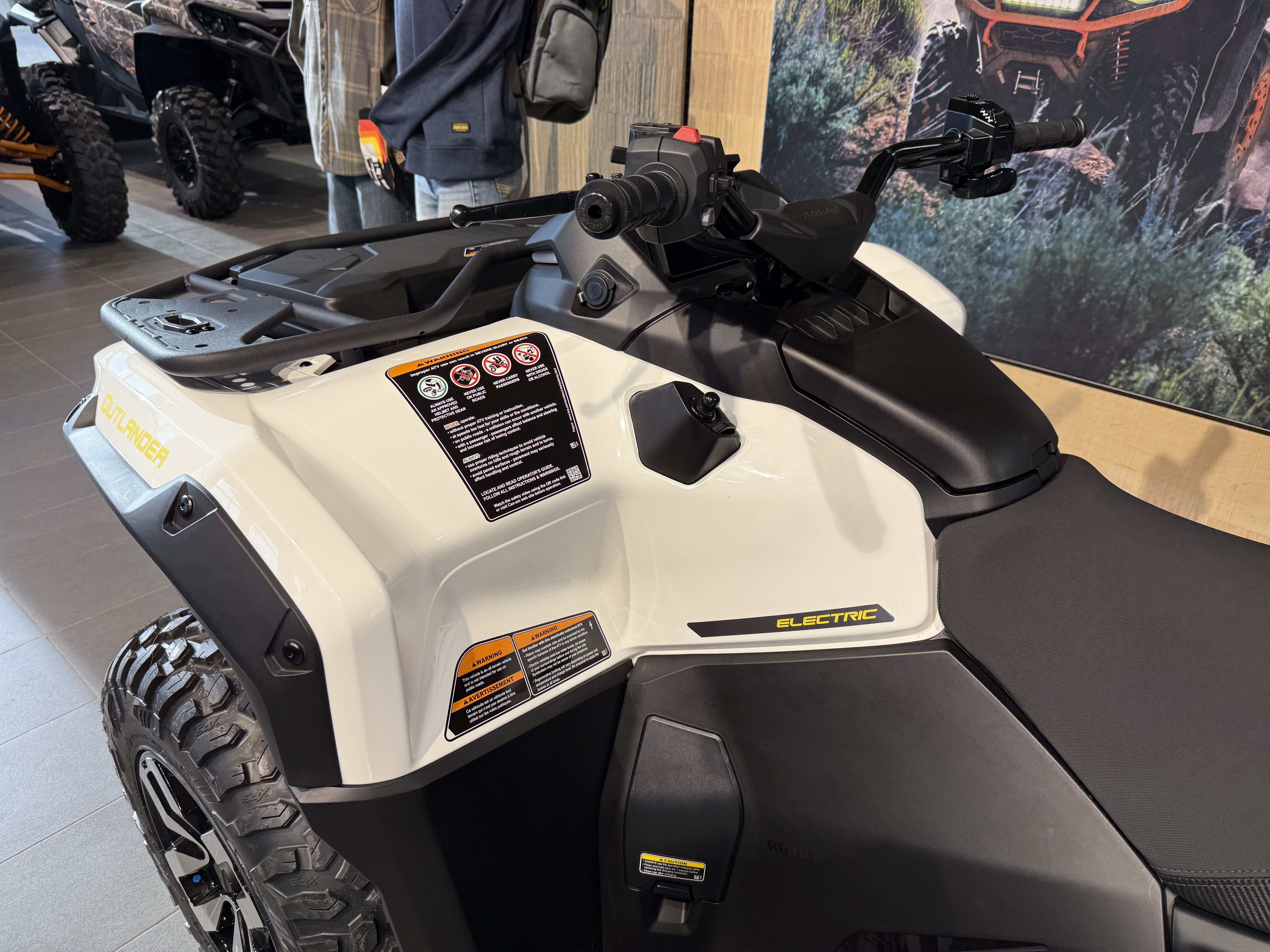 2026 Can-Am Outlander Electric ROTAX E-POWER - Photo 13