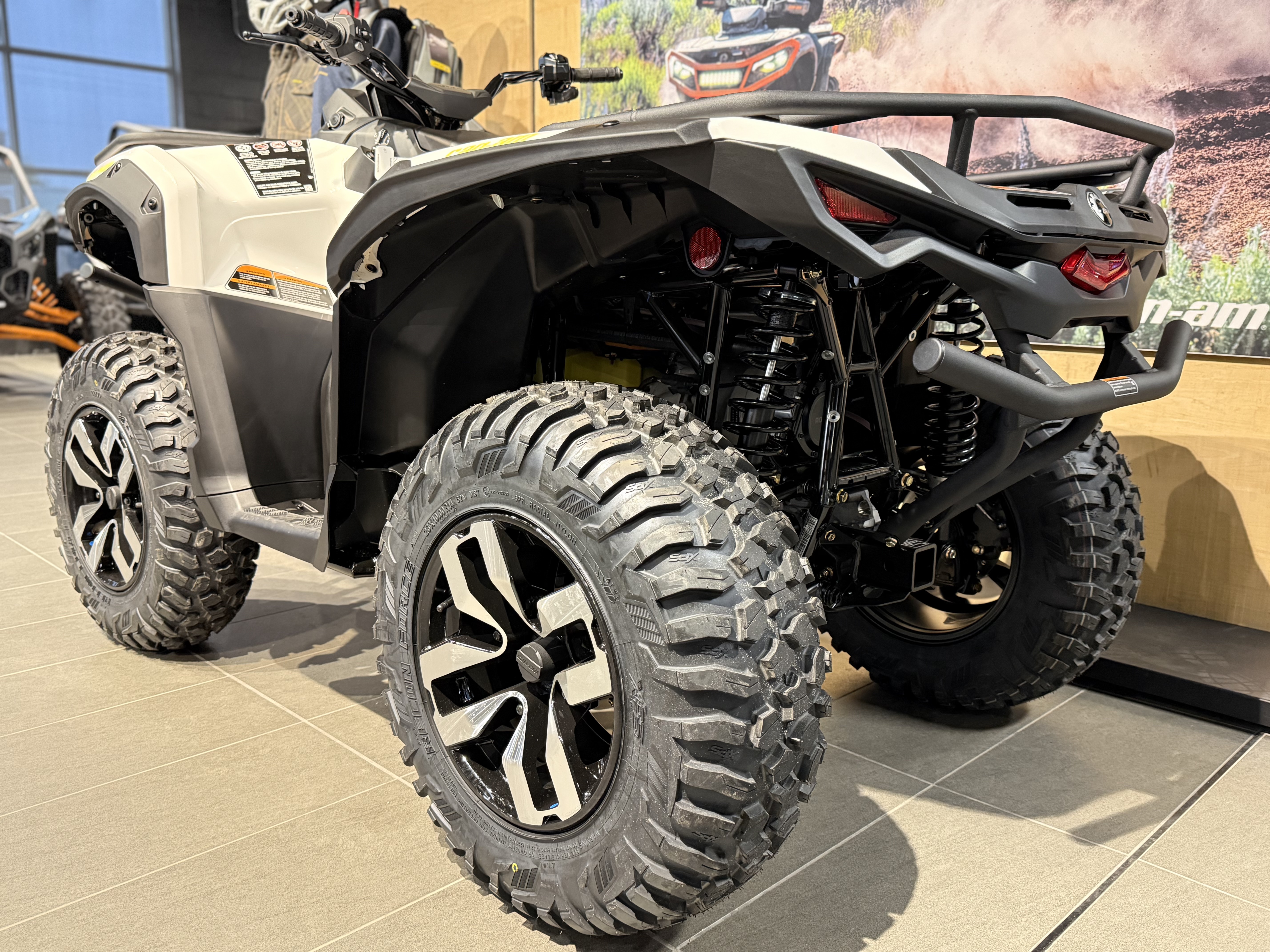2026 Can-Am Outlander Electric ROTAX E-POWER - Photo 6