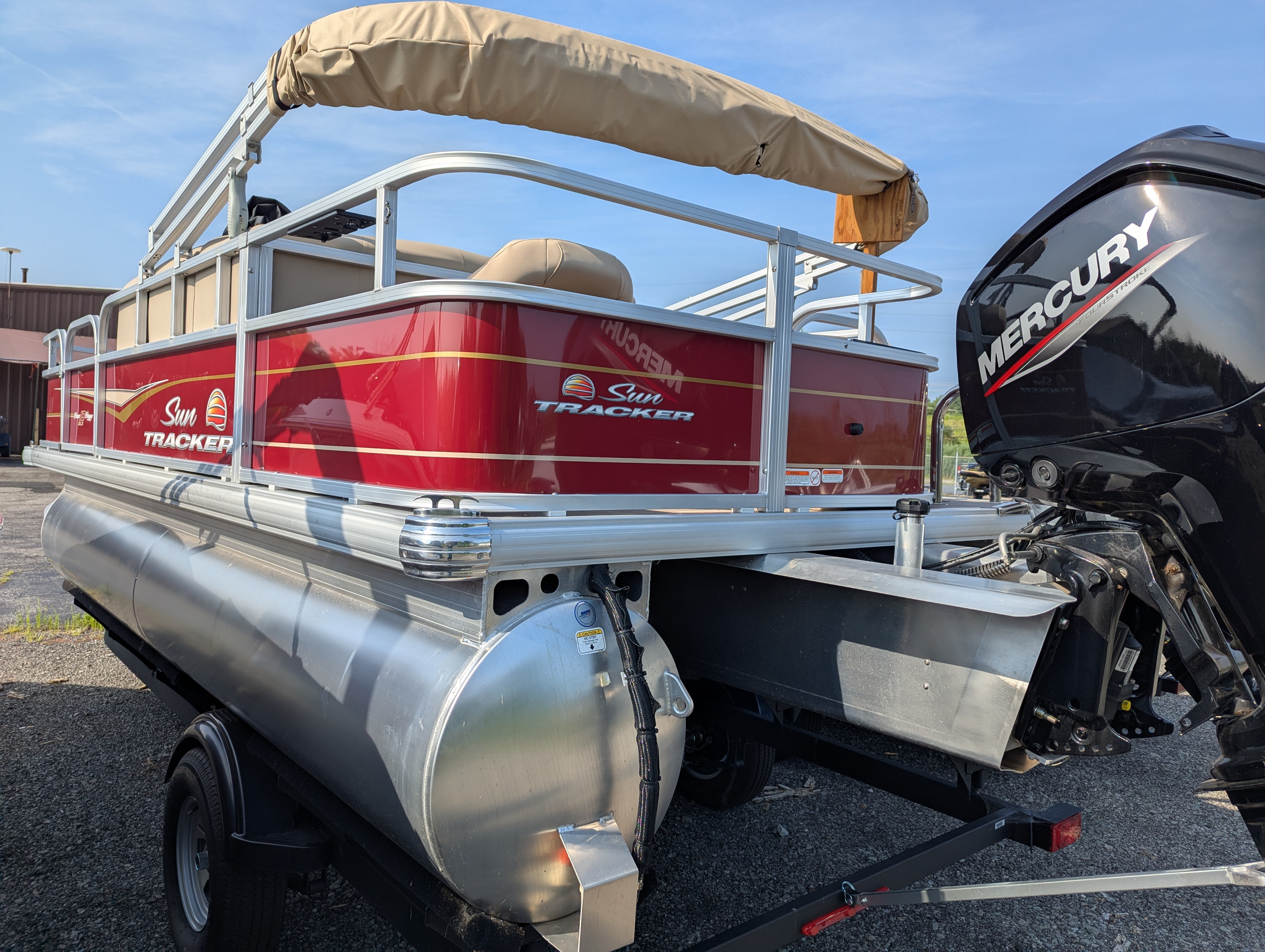 2024 Sun Tracker Bass Buggy 18 DLX - Photo 2