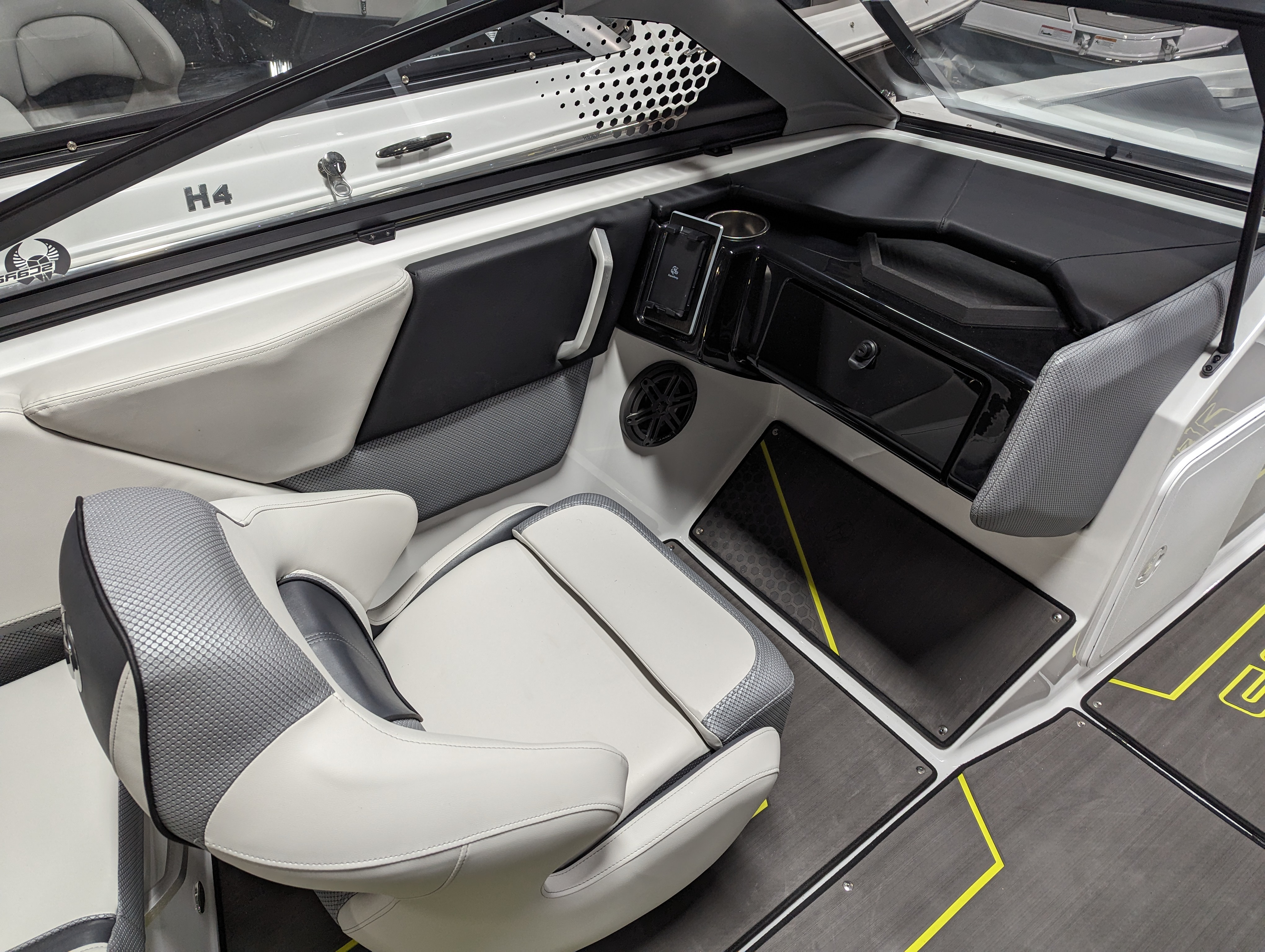 2024 Scarab 235ID WAKE EDITION - Photo 7