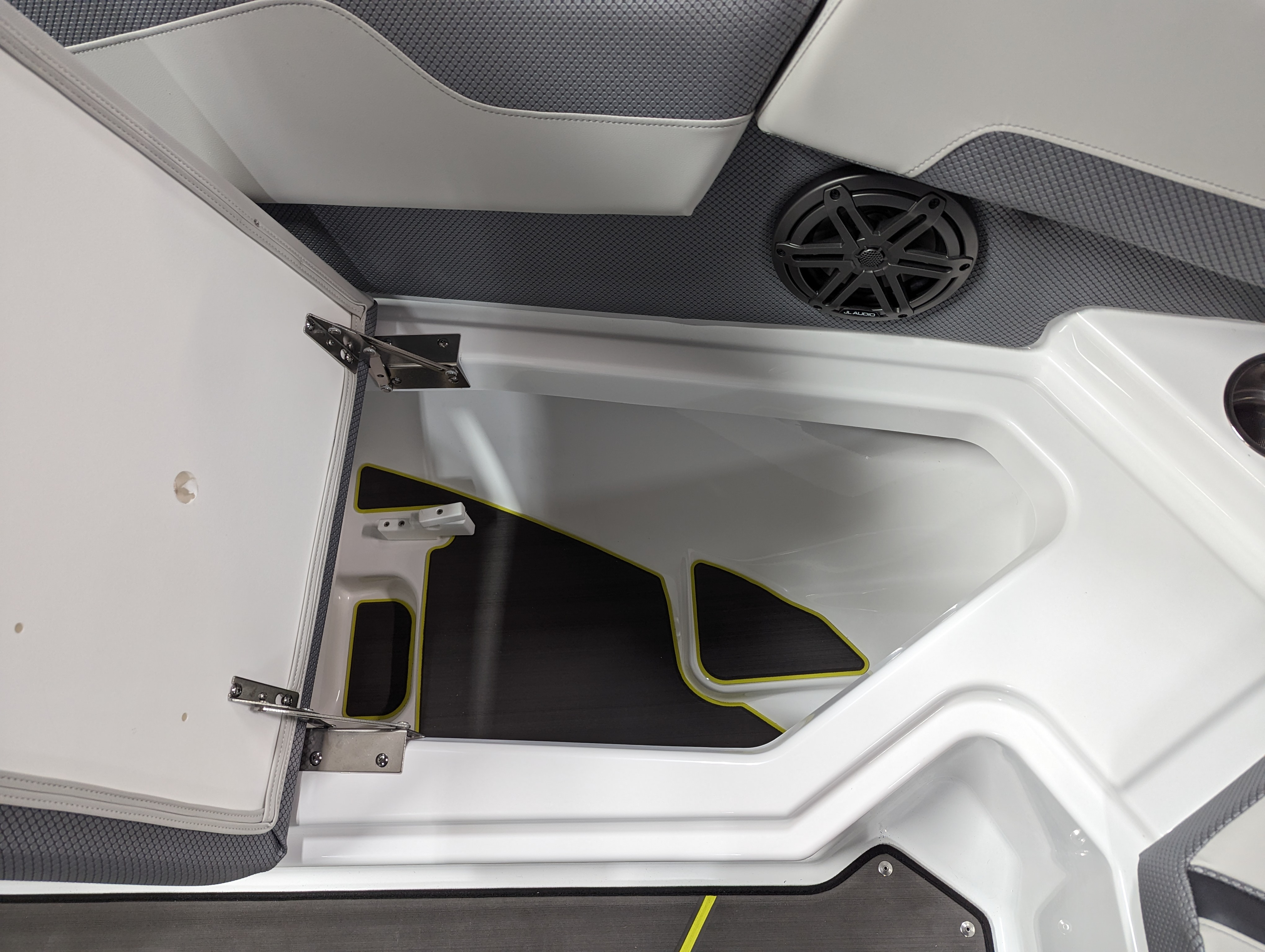 2024 Scarab 235ID WAKE EDITION - Photo 9
